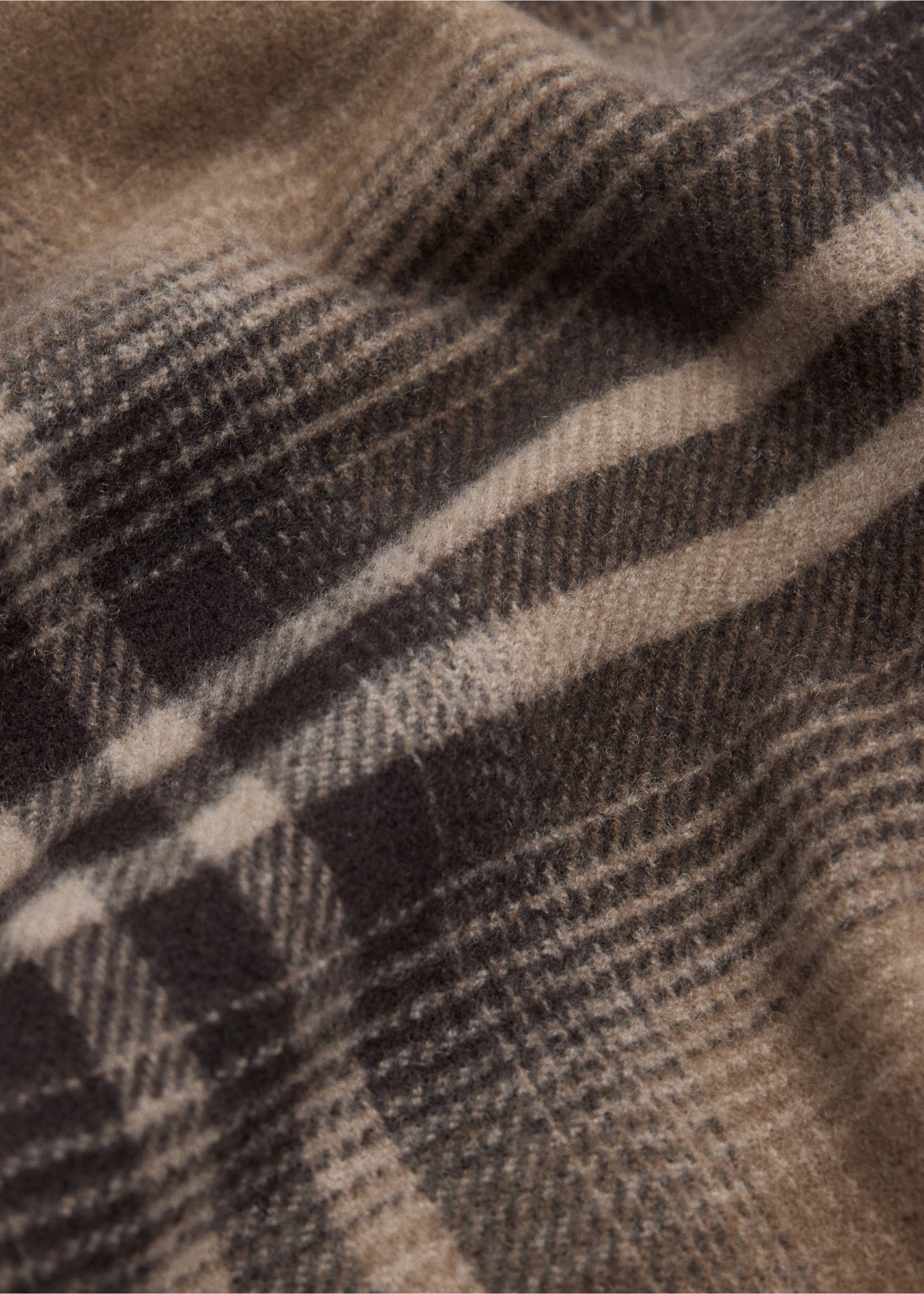 Checked scarf with fringed edges - Details of the article 1, Medium Brown. Ref: 37077902-00.