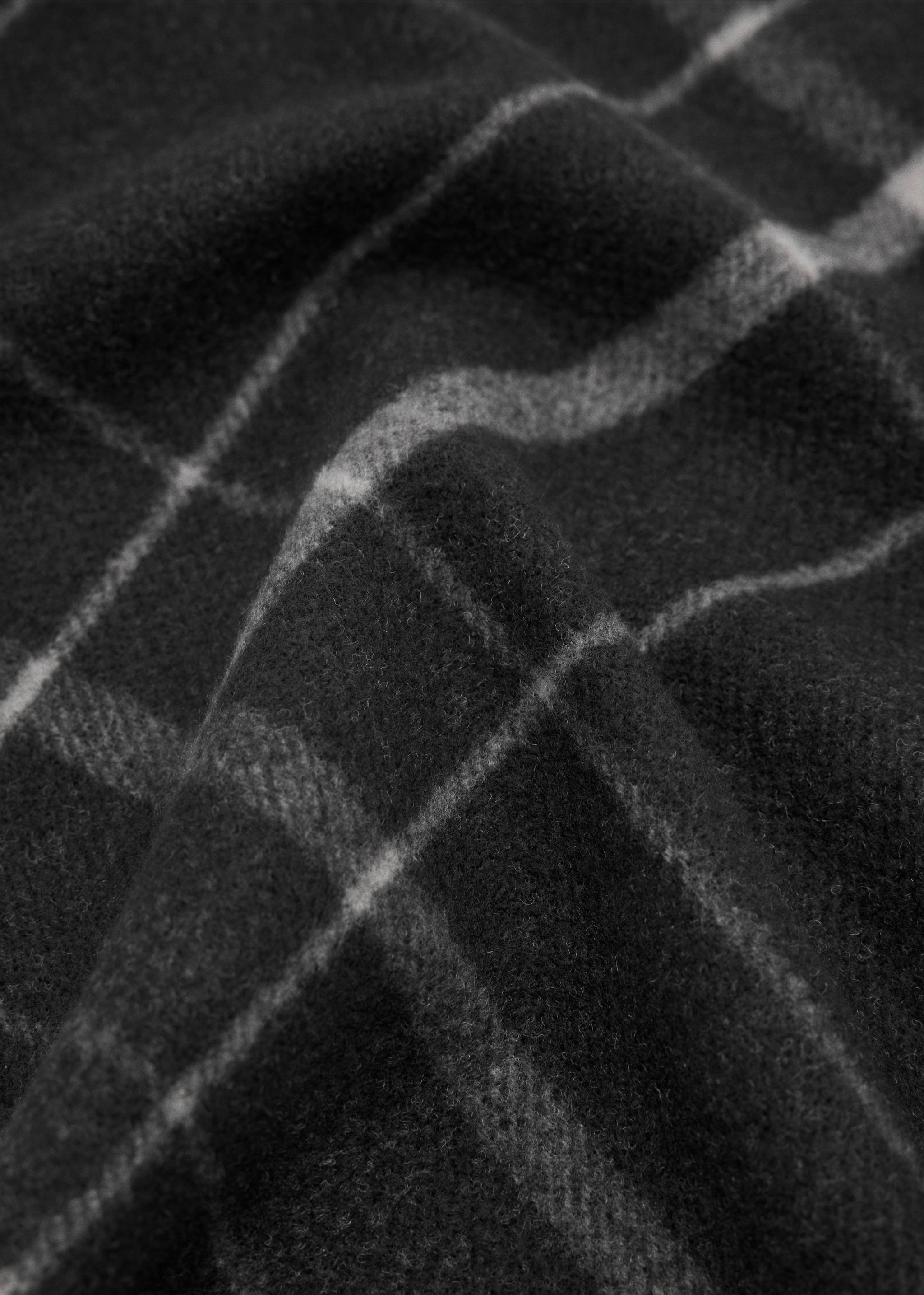 Checked scarf with fringed edges - Medium plane, Grey. Ref: 37077902-00.