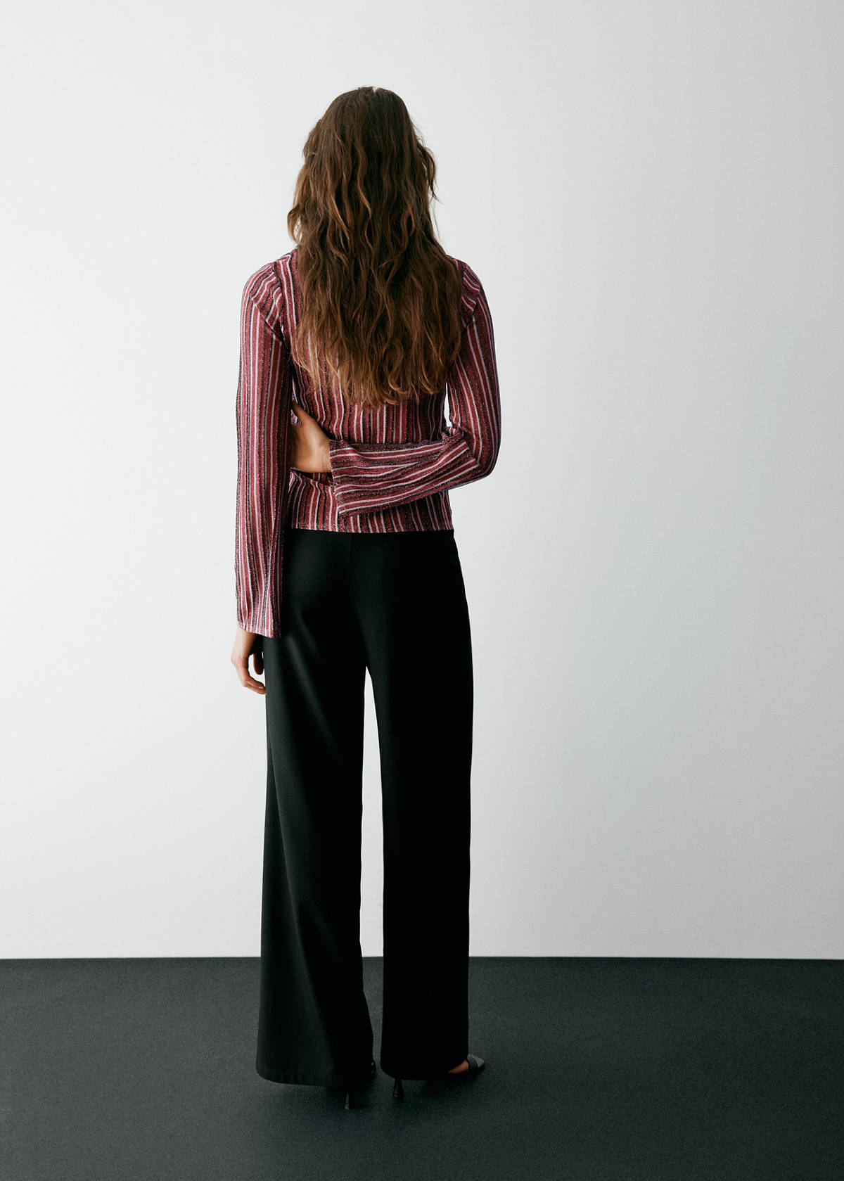 Straight mid-rise trousers — Black