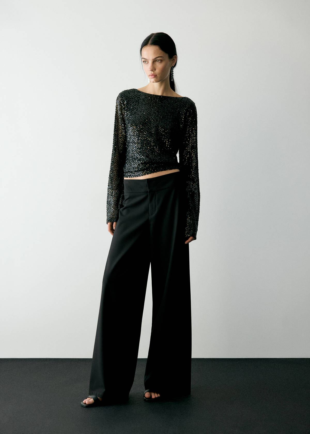 Straight mid-rise trousers — Black