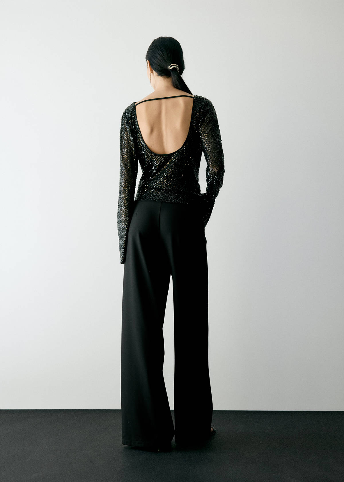 Straight mid-rise trousers — Black