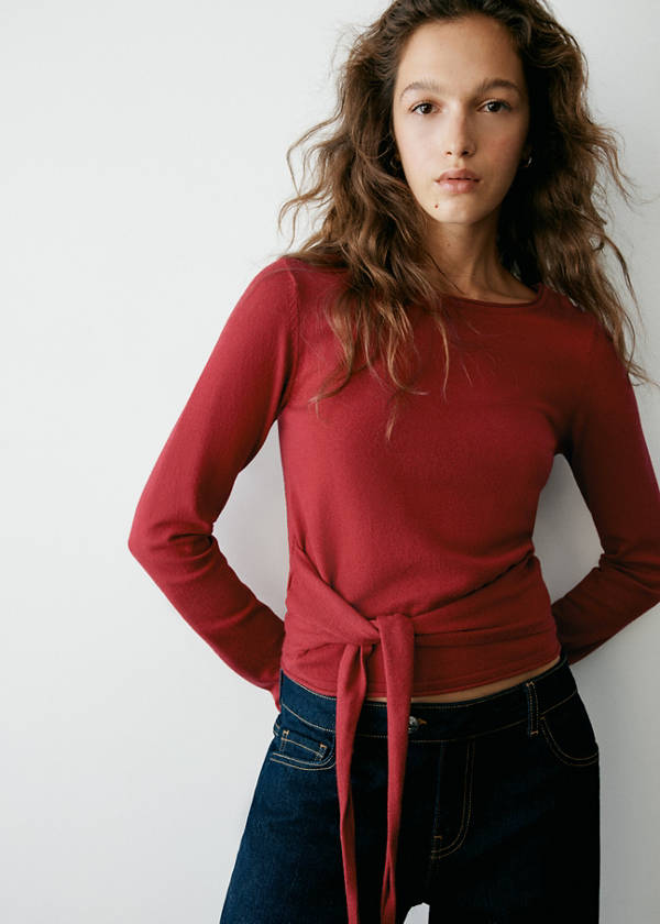 Knitted jumper with bow detail — Red