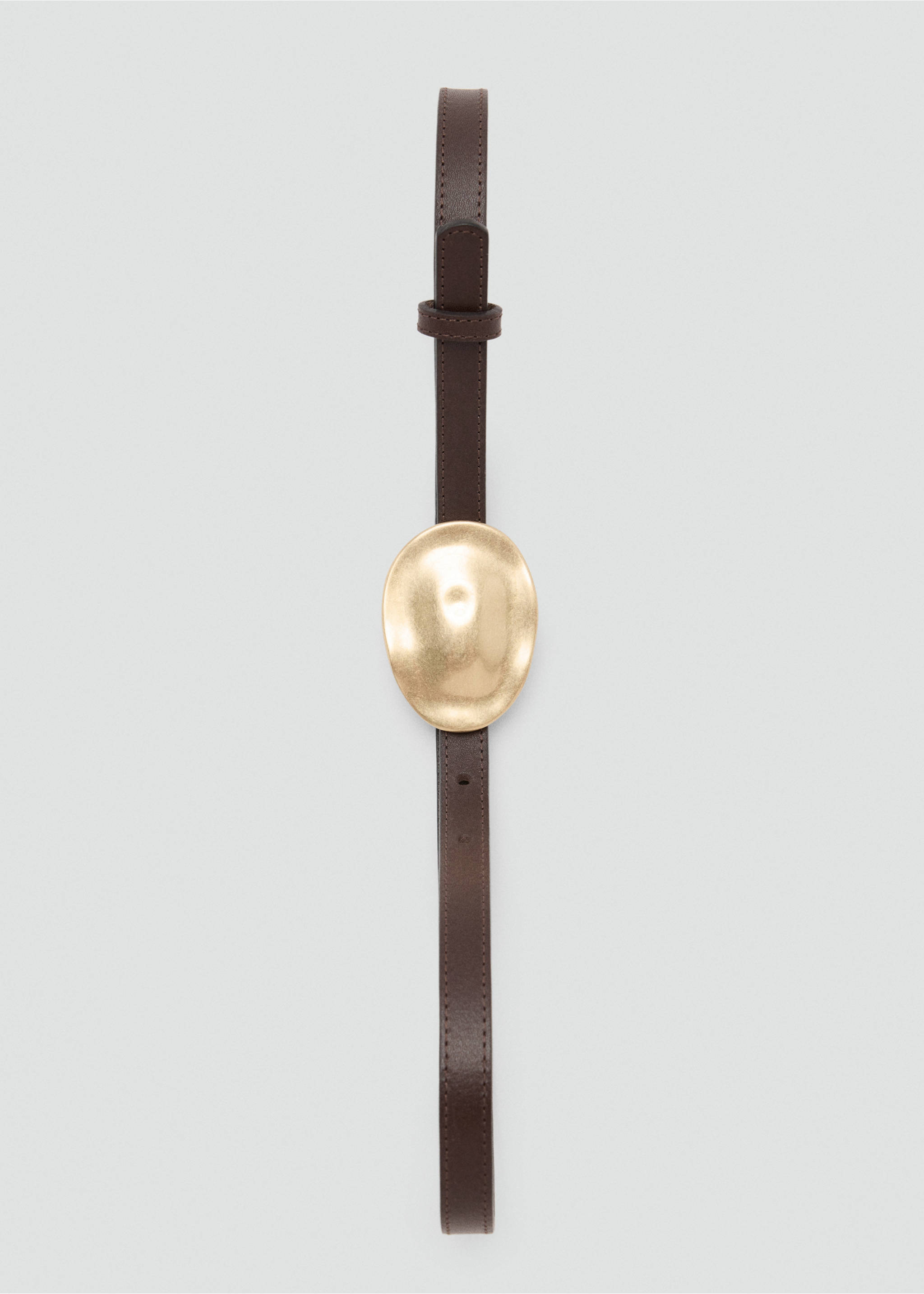 Embossed buckle leather belt - Details of the article 2, Chocolate. Ref: 37077920-00.