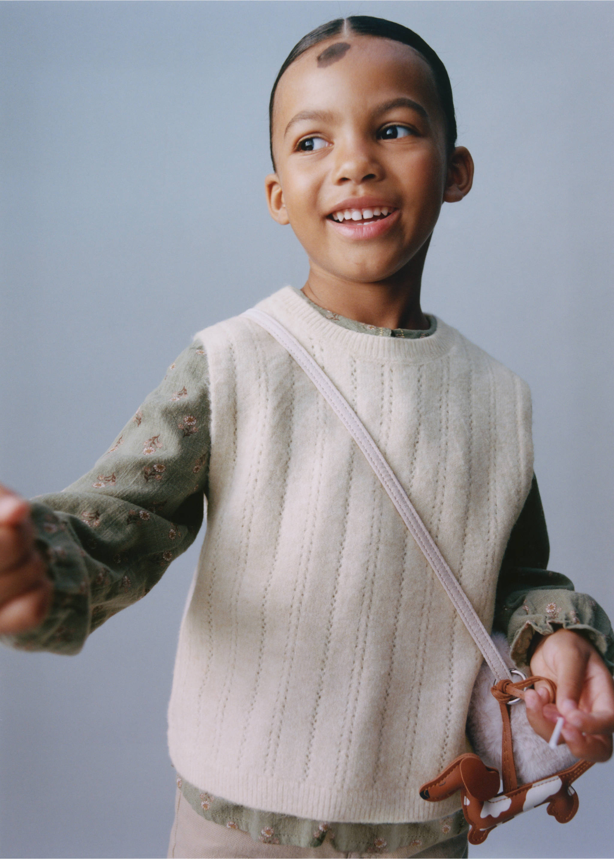 Strickweste mit Lochmuster - Detail des Artikels 5, Beige. Ref: 37077923-00.