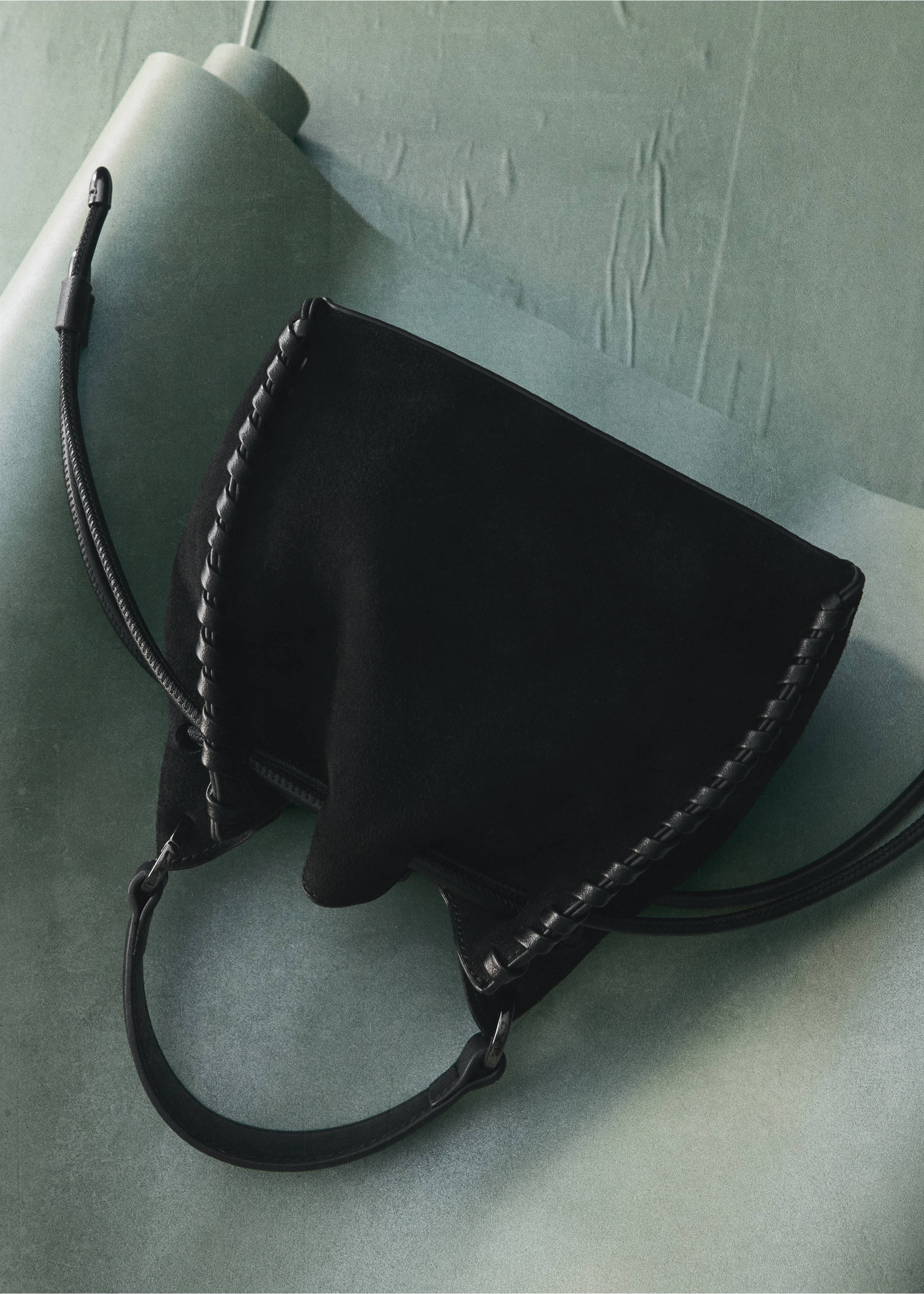 Suede bucket bag with braided detail - Details of the article 5, Black. Ref: 37077927-00.