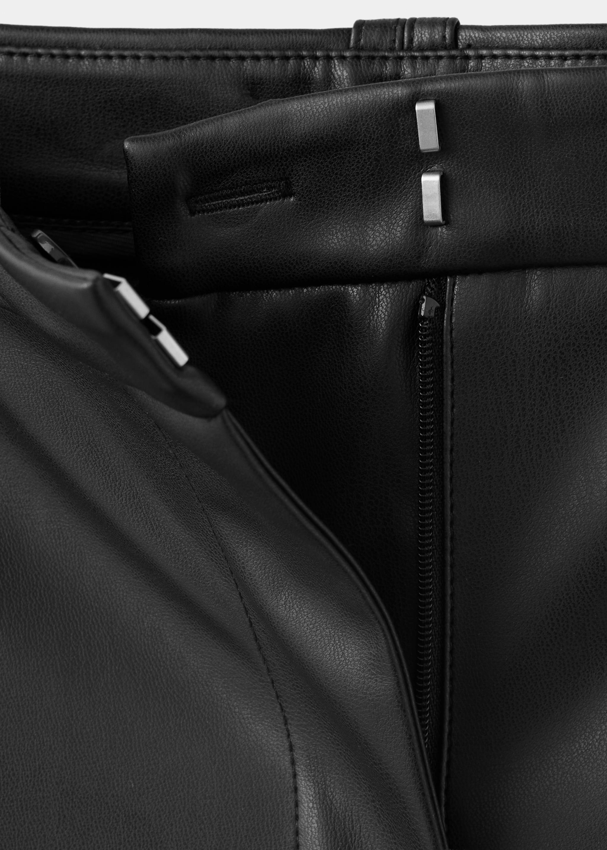 Flared Hose in Lederoptik - Detail des Artikels 8