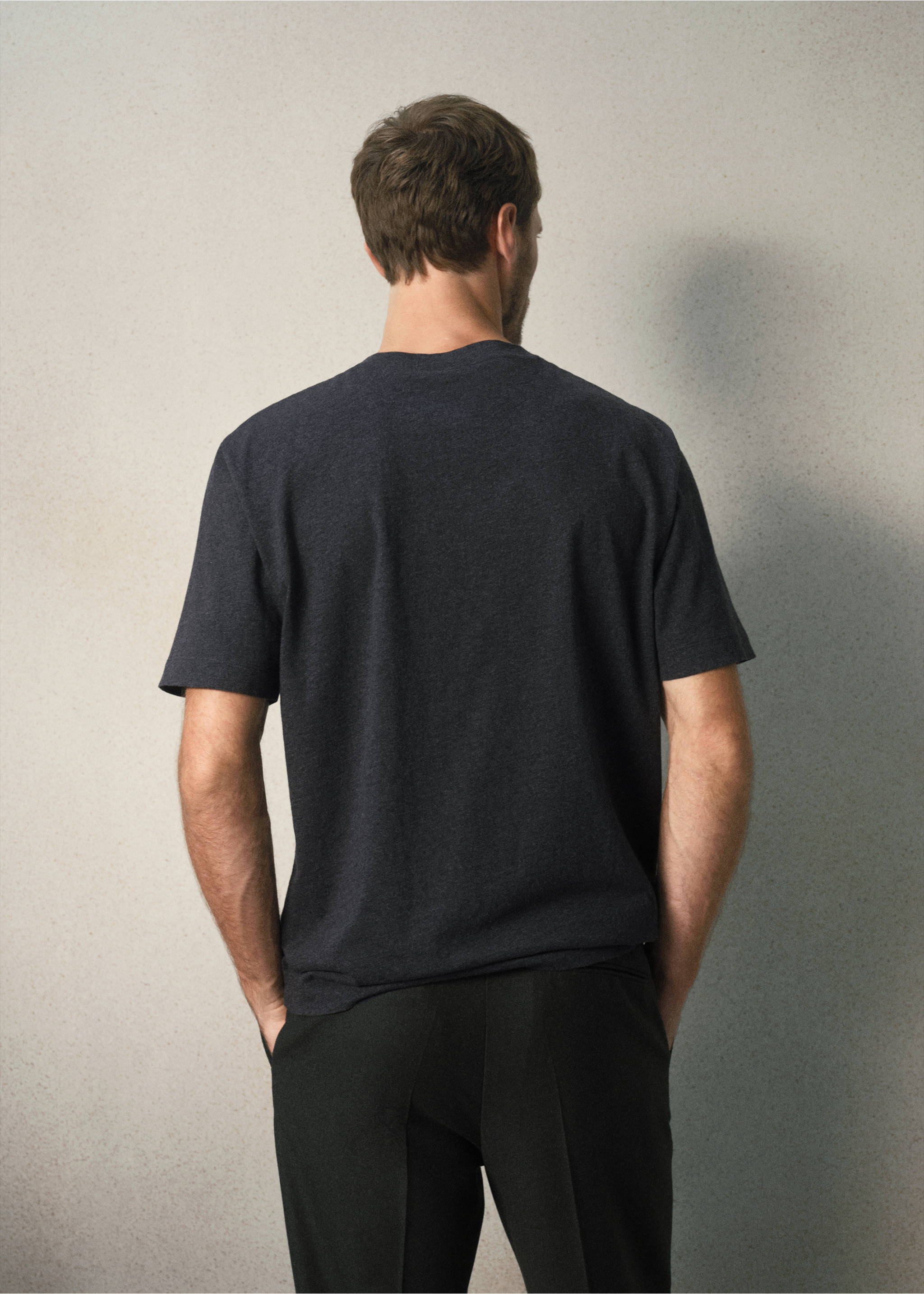 Dark grey short-sleeved t-shirt with a crew neck, back view., Charcoal. Ref: 37078635-00.