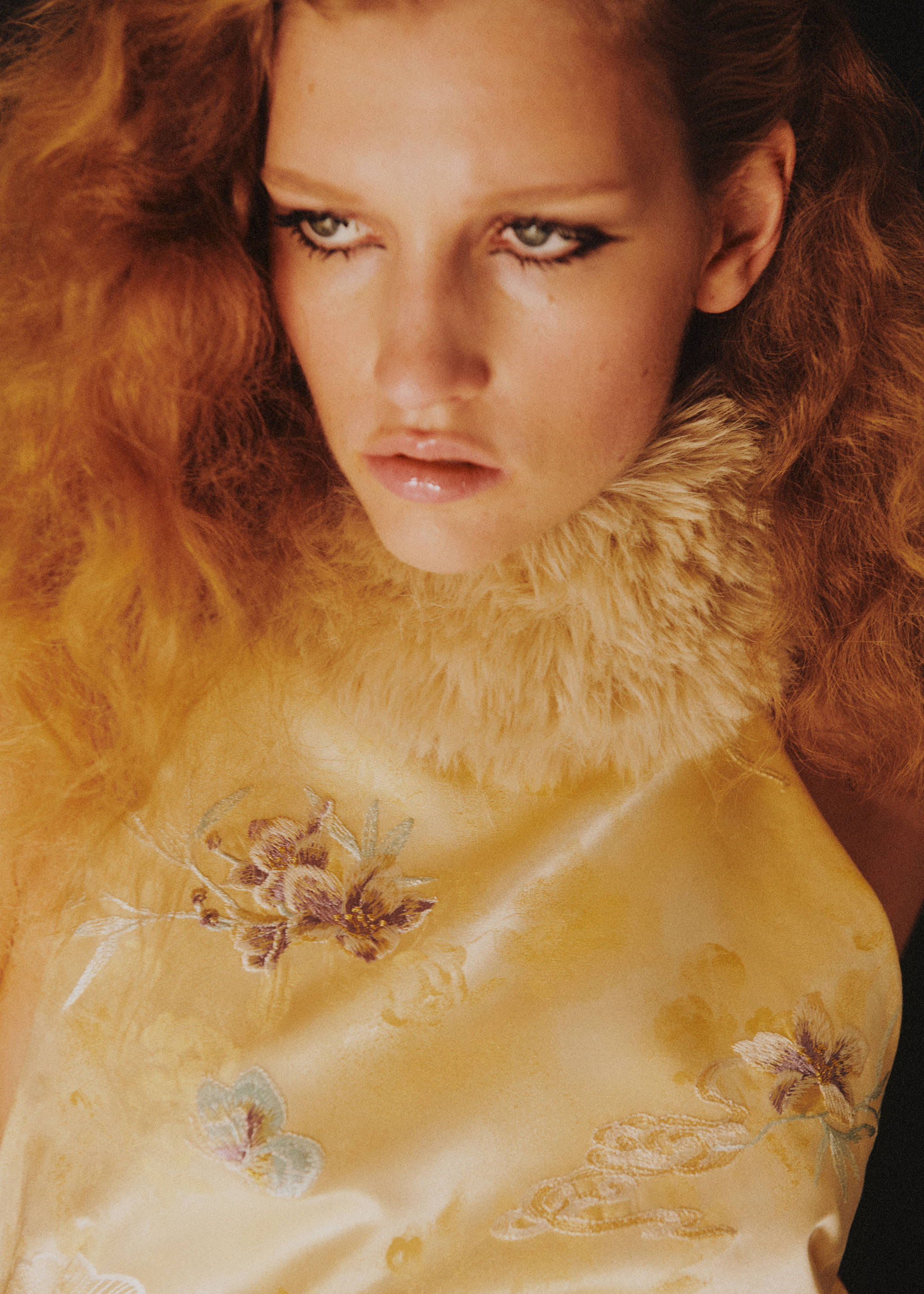 Pale yellow satin top with floral embroidery and a high faux-fur collar., Vanilla. Ref: 37079114-00.