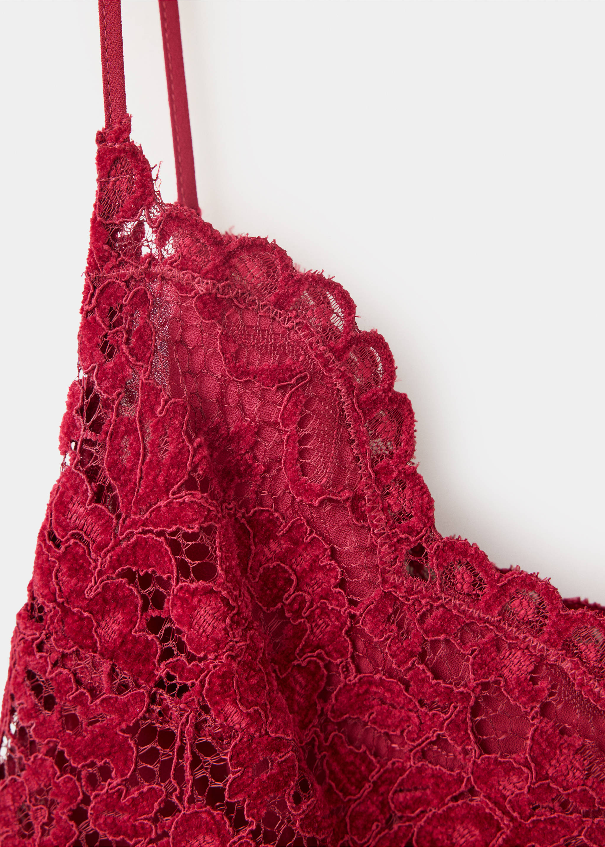 Close-up of deep red velvet lace top detail with spaghetti straps., Red. Ref: 37079129-00.