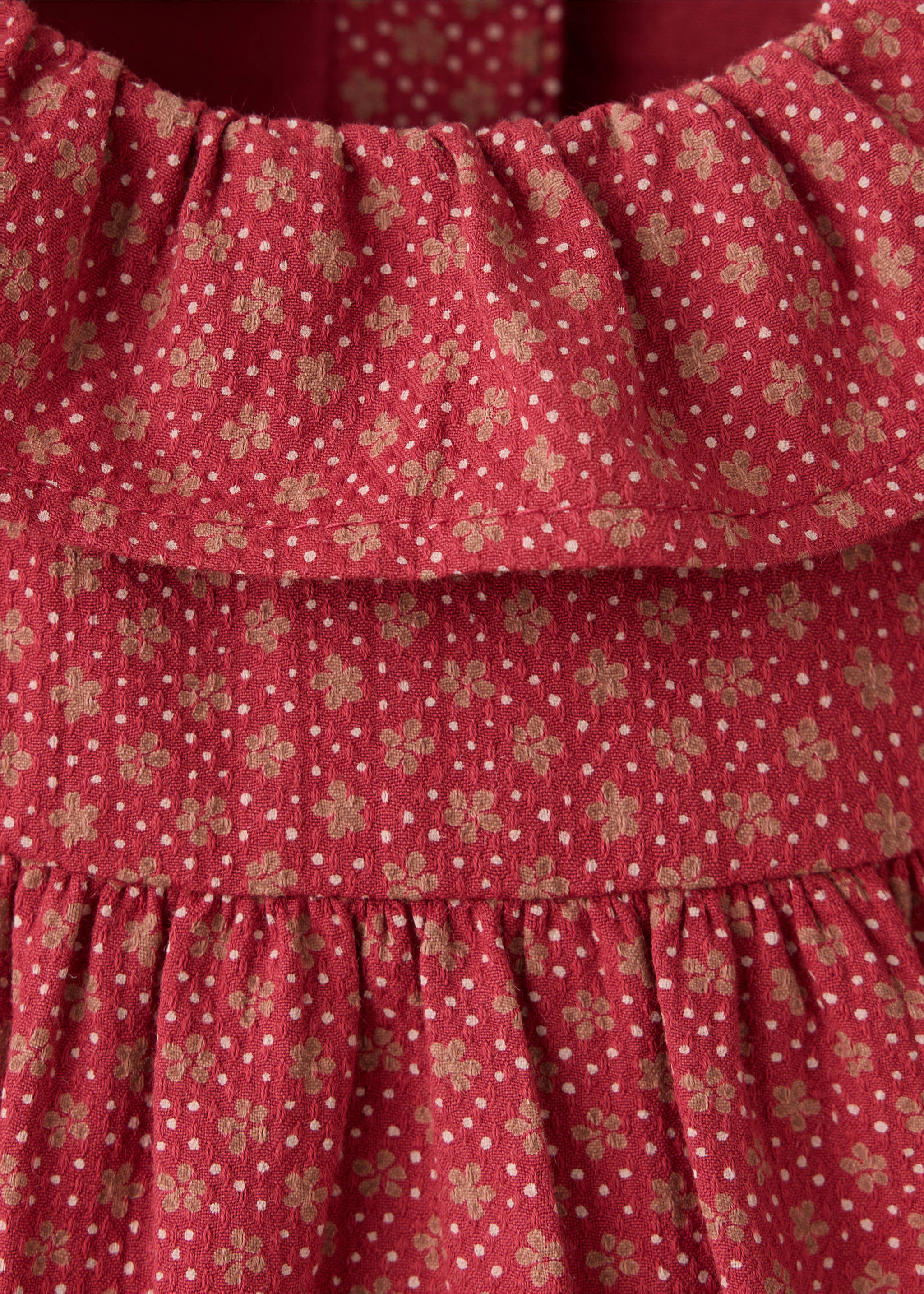 Red floral print baby romper detail with a ruffled collar., Red. Ref: 37079218-00.