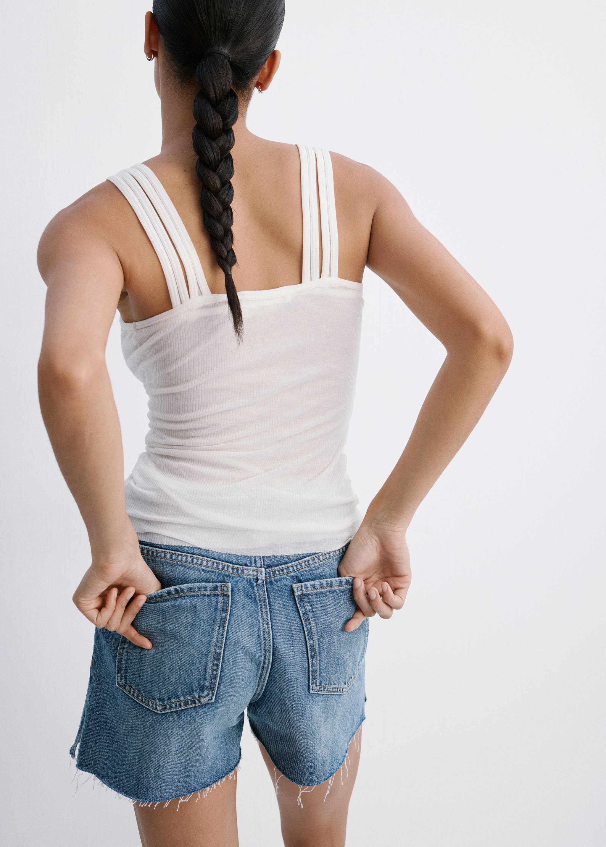 Denim shorts with frayed hem - Reverse of the article