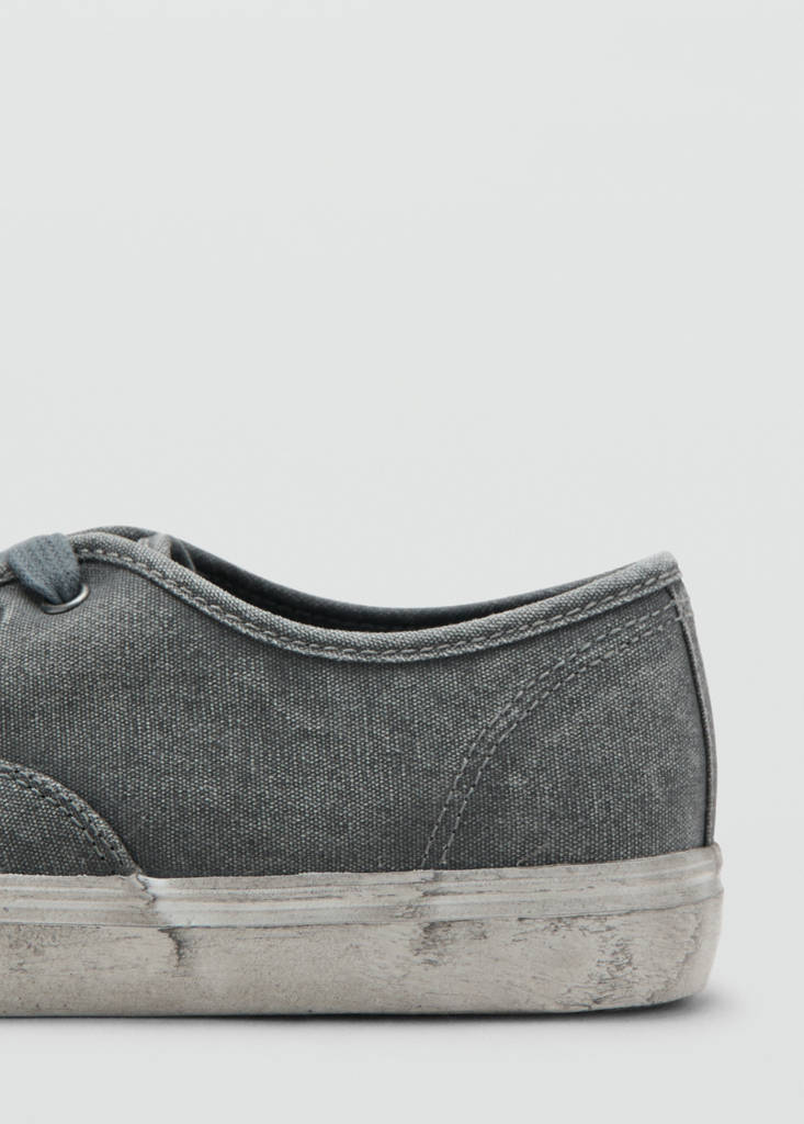Worn-effect sports outfit — Grey