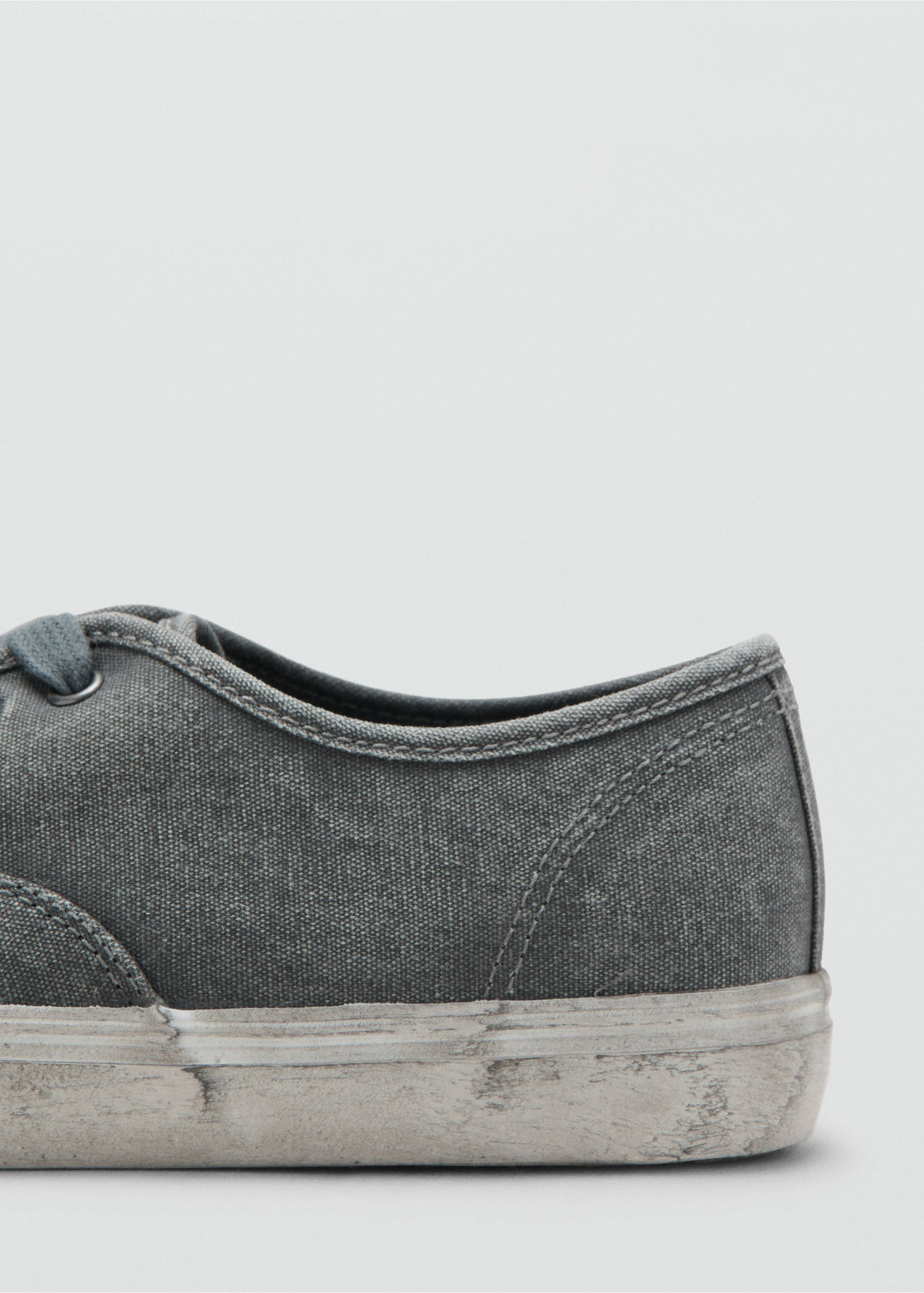 Worn-effect sports outfit - Details of the article 1, Grey. Ref: 37081329-00.