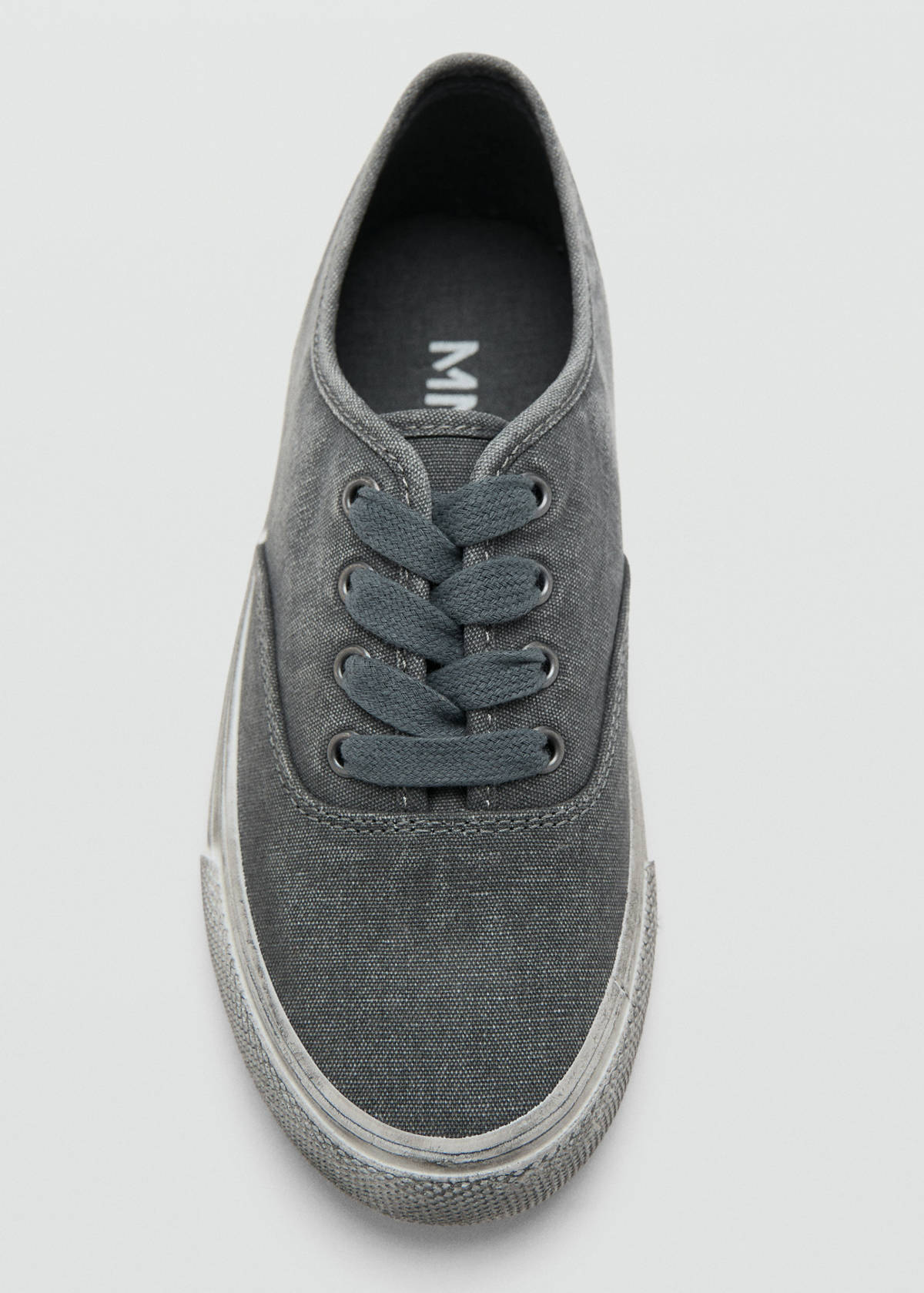 Worn-effect sports outfit — Grey