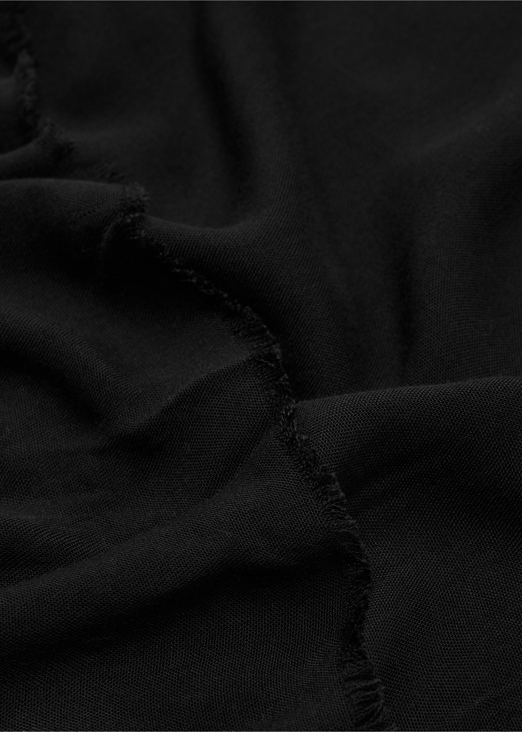Foulard bords effilochés - Détail de l'article 1, Noir. Ref: 37081331-00.