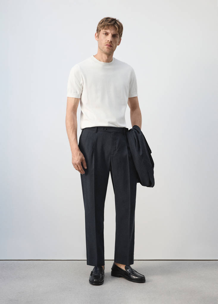 Regular-fit pleated trousers — Navy