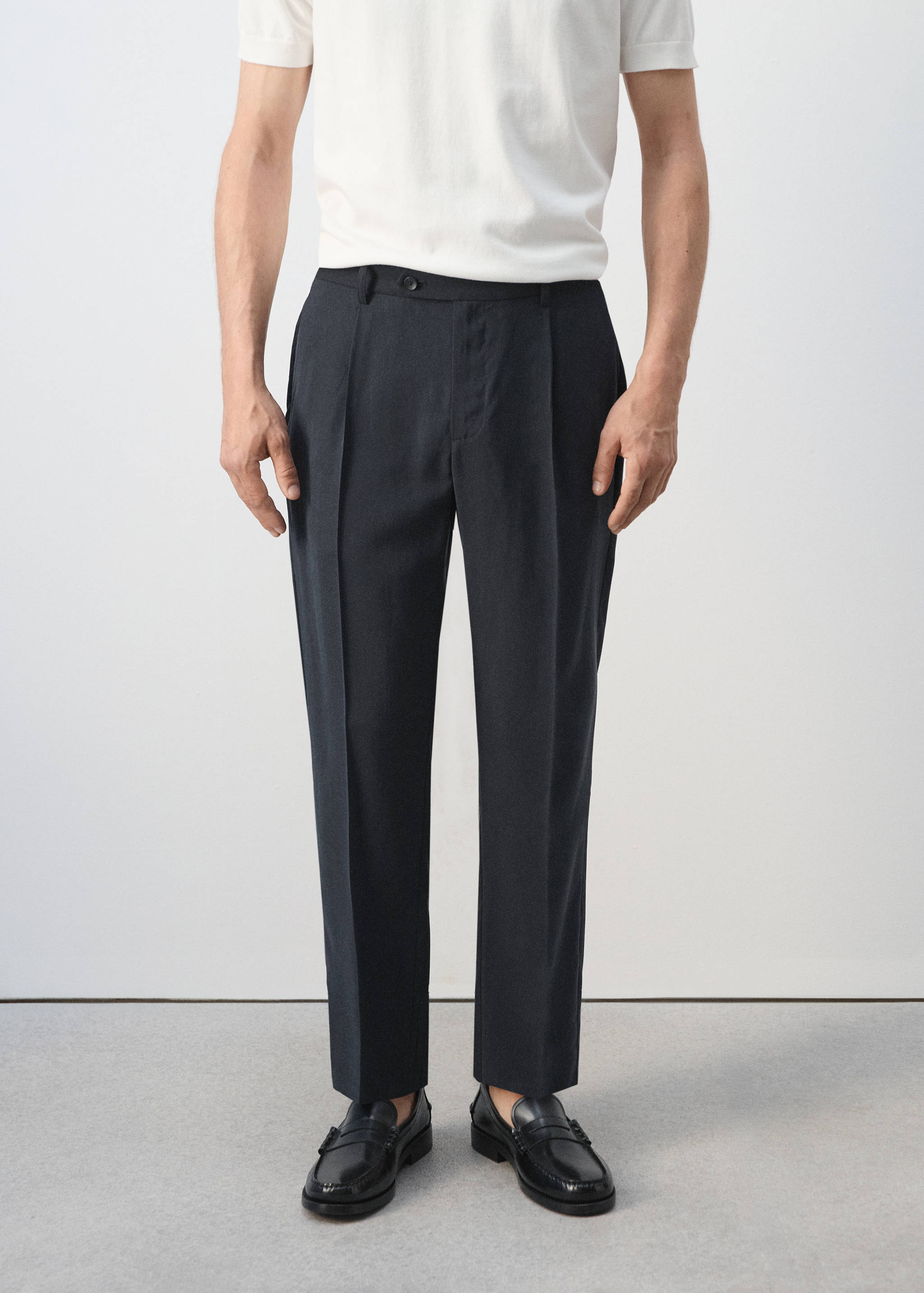 Pantalón traje regualt fit modal - Plano medio
