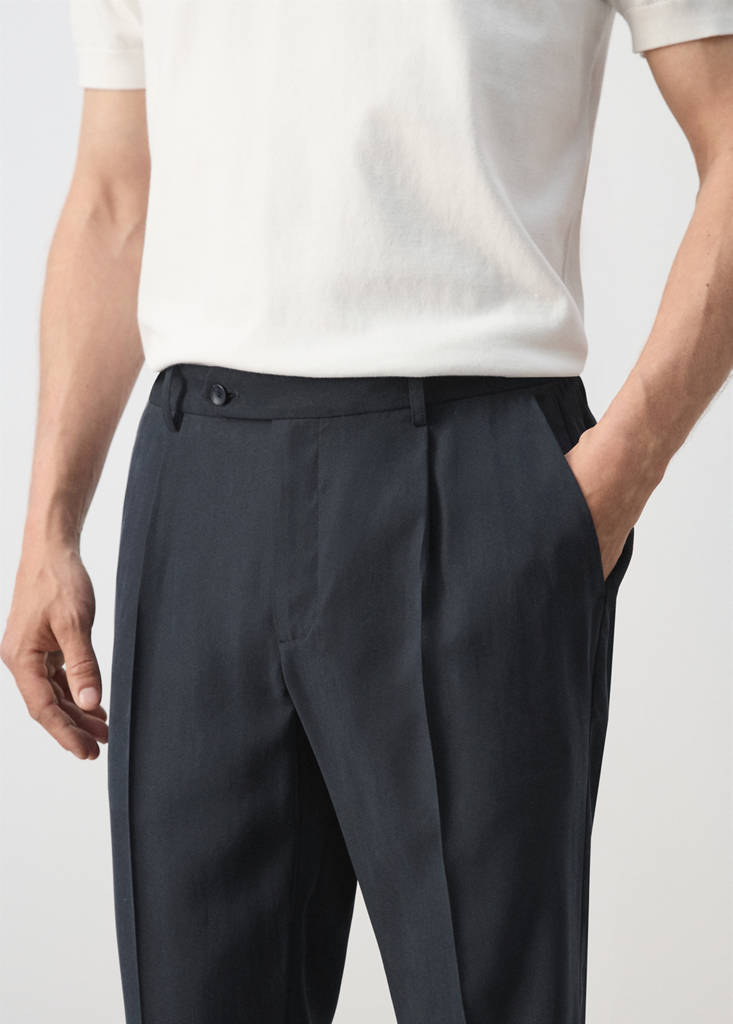Regular-fit pleated trousers — Navy