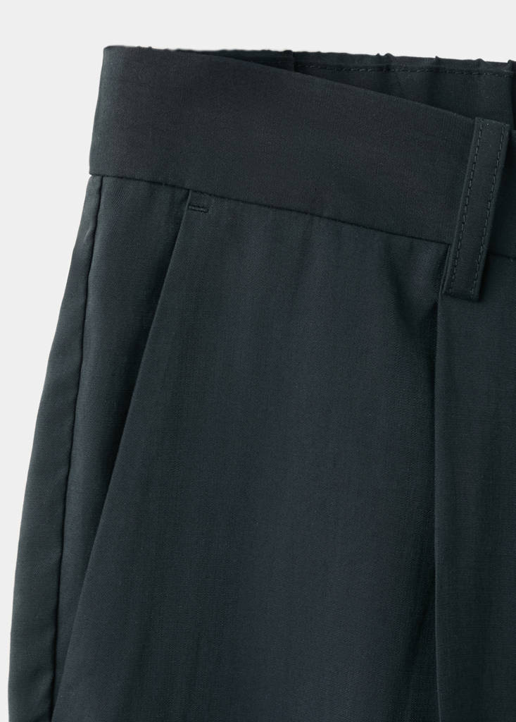 Regular-fit pleated trousers — Navy