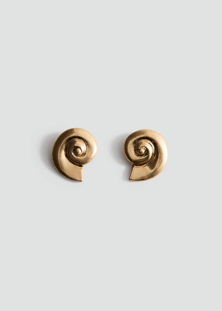 Shell design earrings — Gold