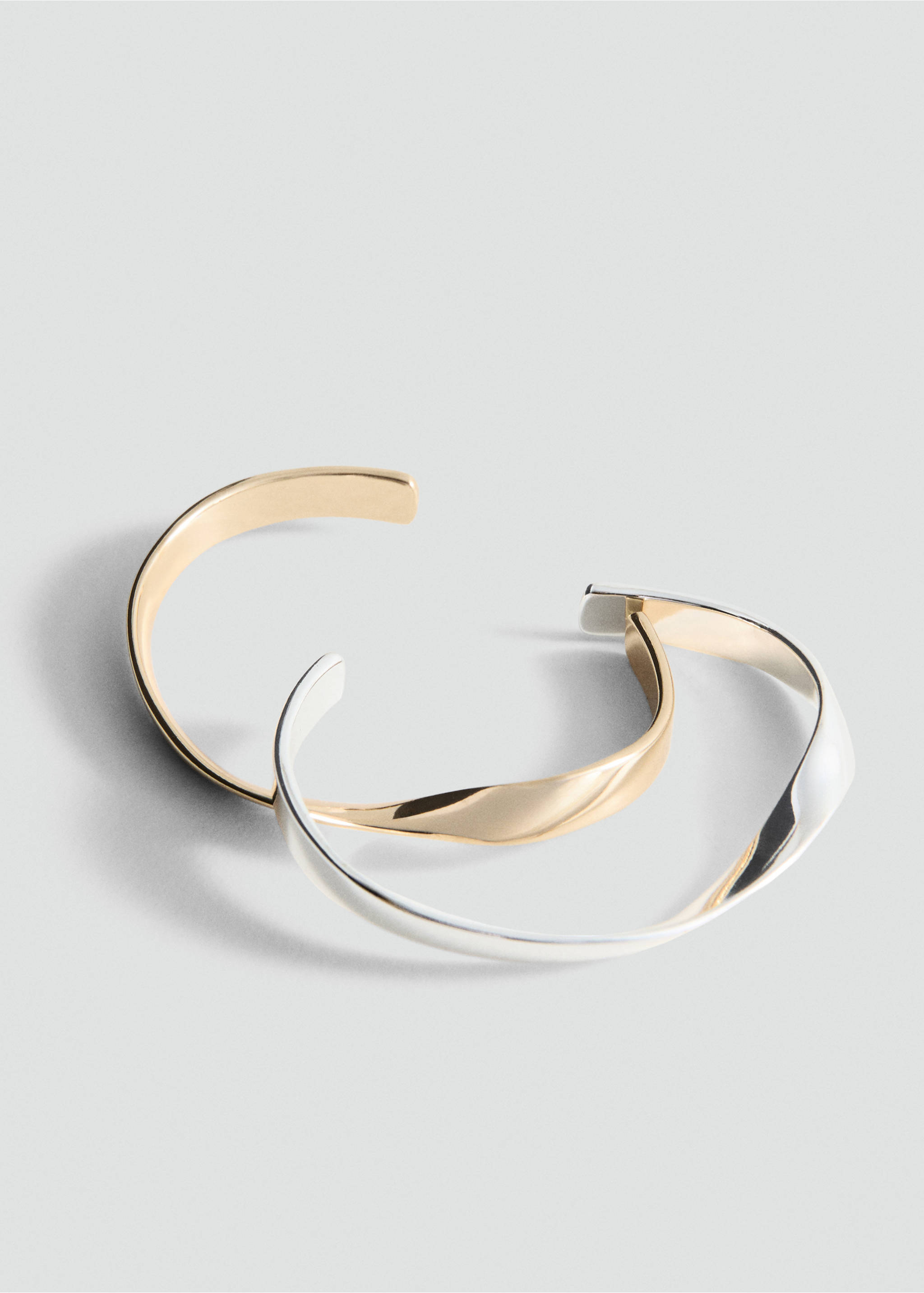 Fine rigid bangle - Medium plane, Gold. Ref: 37081348-00.