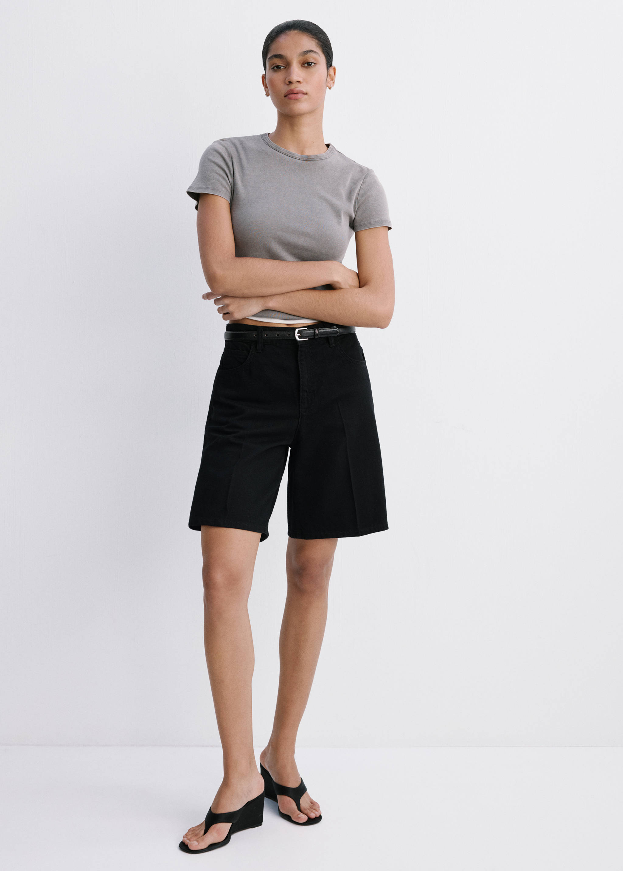 Straight-fit high-waist bermuda shorts - General plane