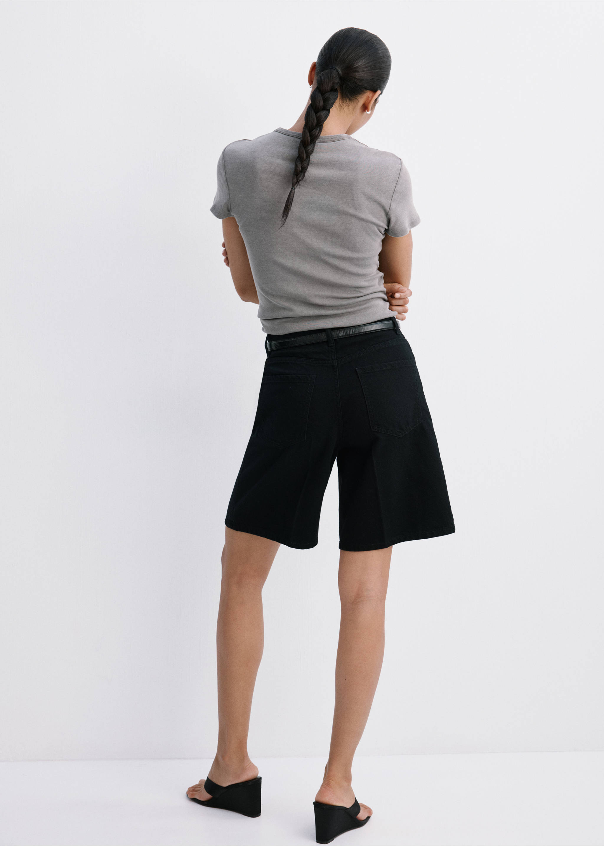 Straight-fit high-waist bermuda shorts - Reverse of the article, Black denim. Ref: 37081351-00.