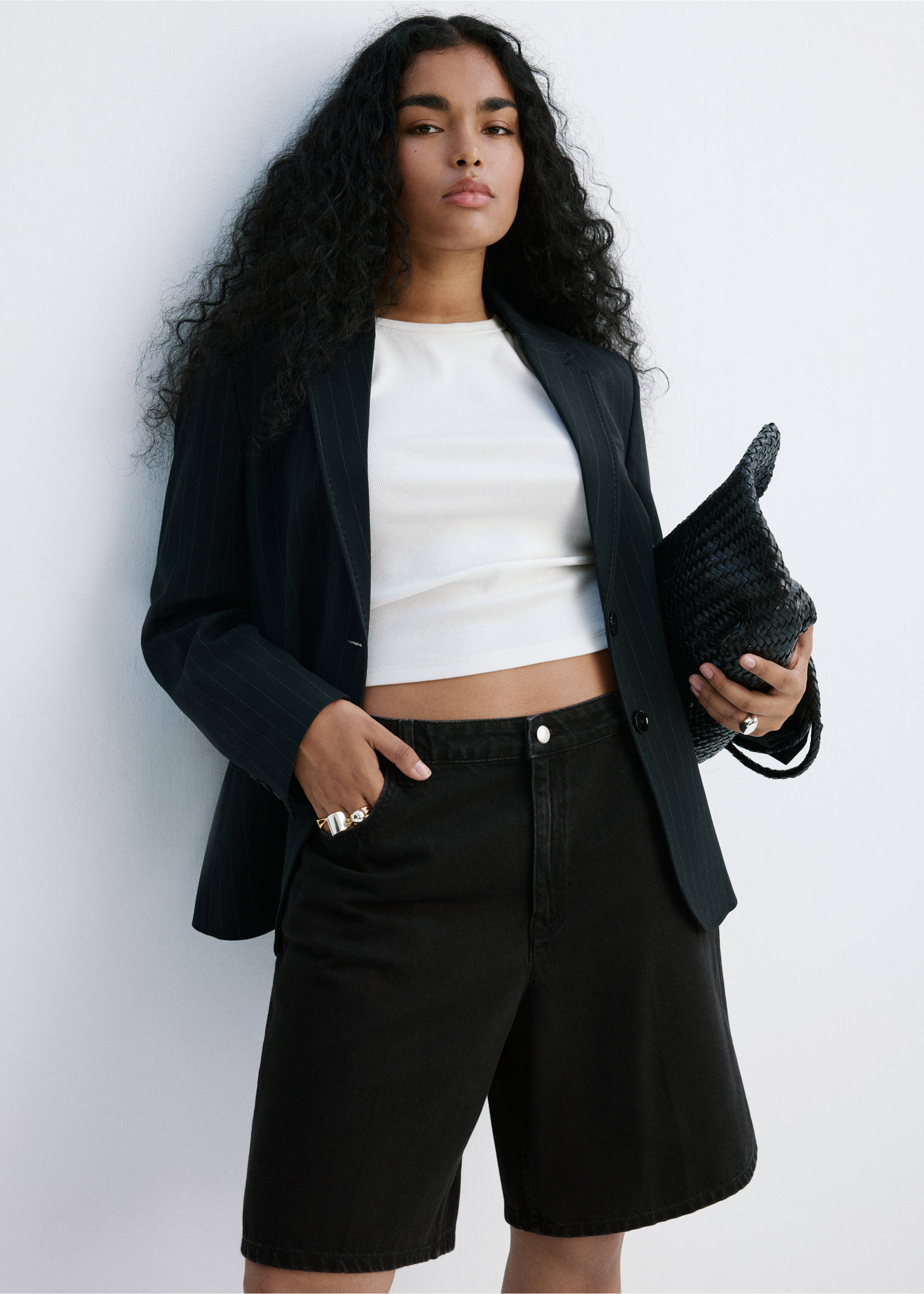 Straight-fit high-waist bermuda shorts - Details of the article 5, Black denim. Ref: 37081351-00.