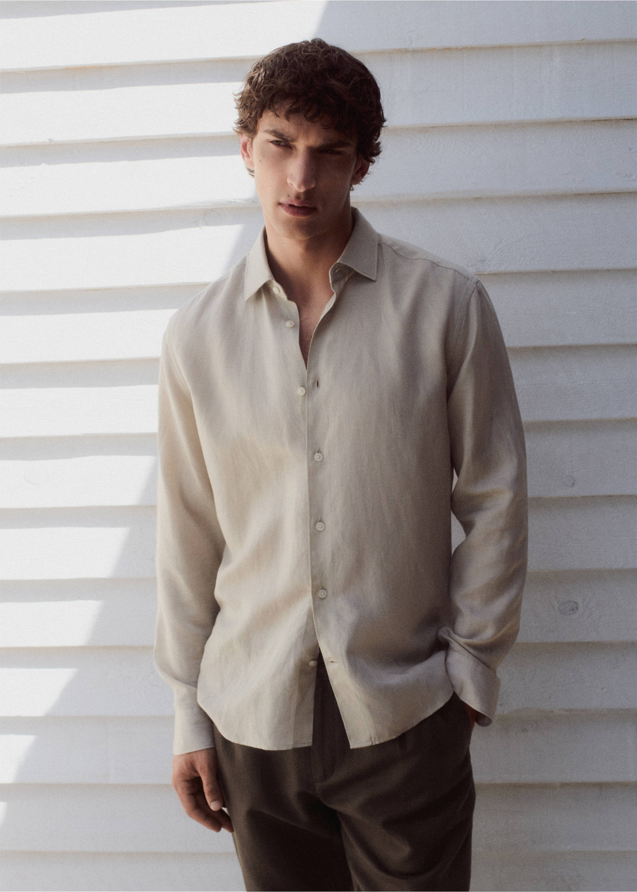 Chemise regular fit lin lyocell - Détail de l'article 7, Sable. Ref: 37081352-00.