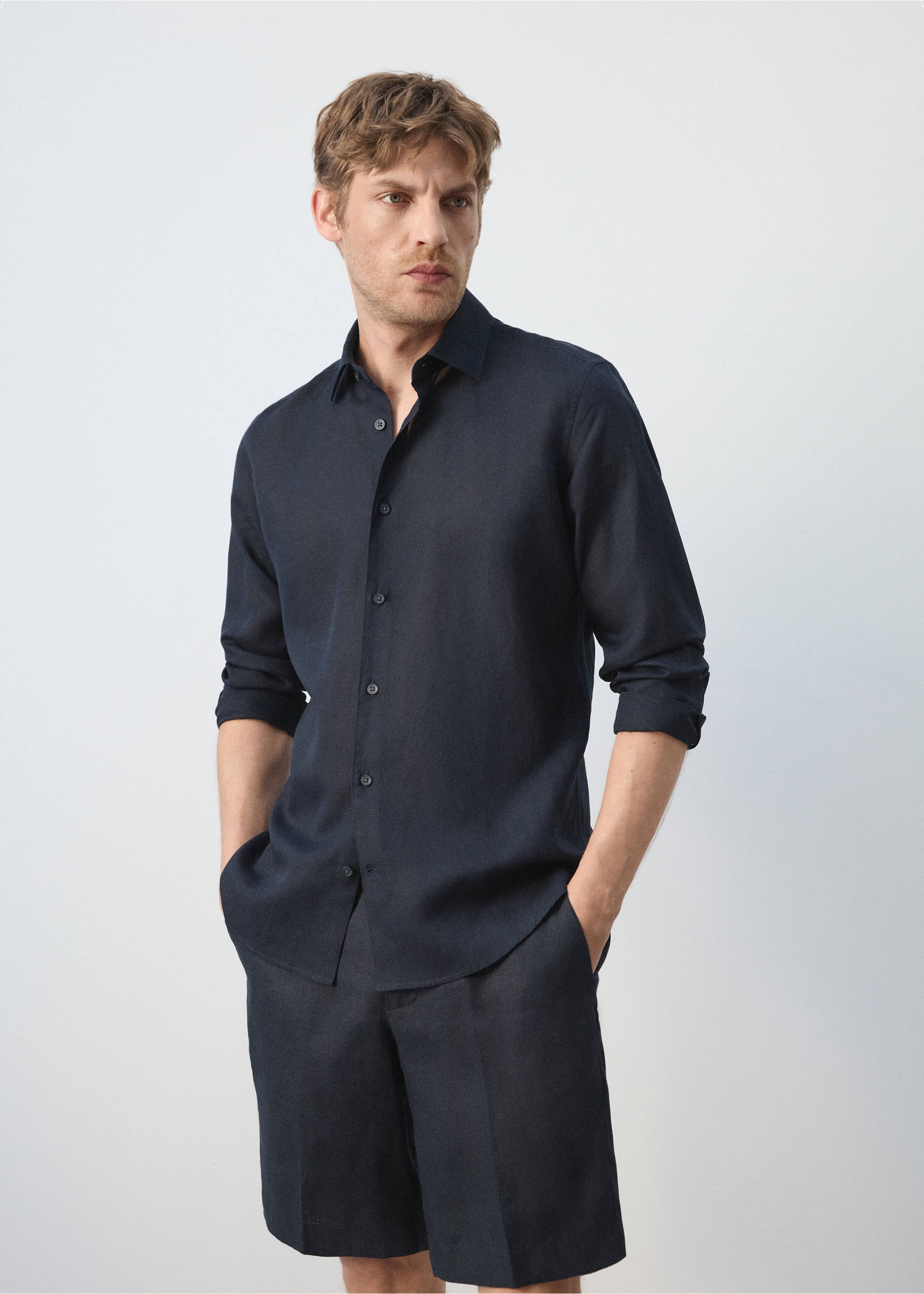 Chemise regular fit lin lyocell - Plan moyen, Bleu marine foncé. Ref: 37081352-00.