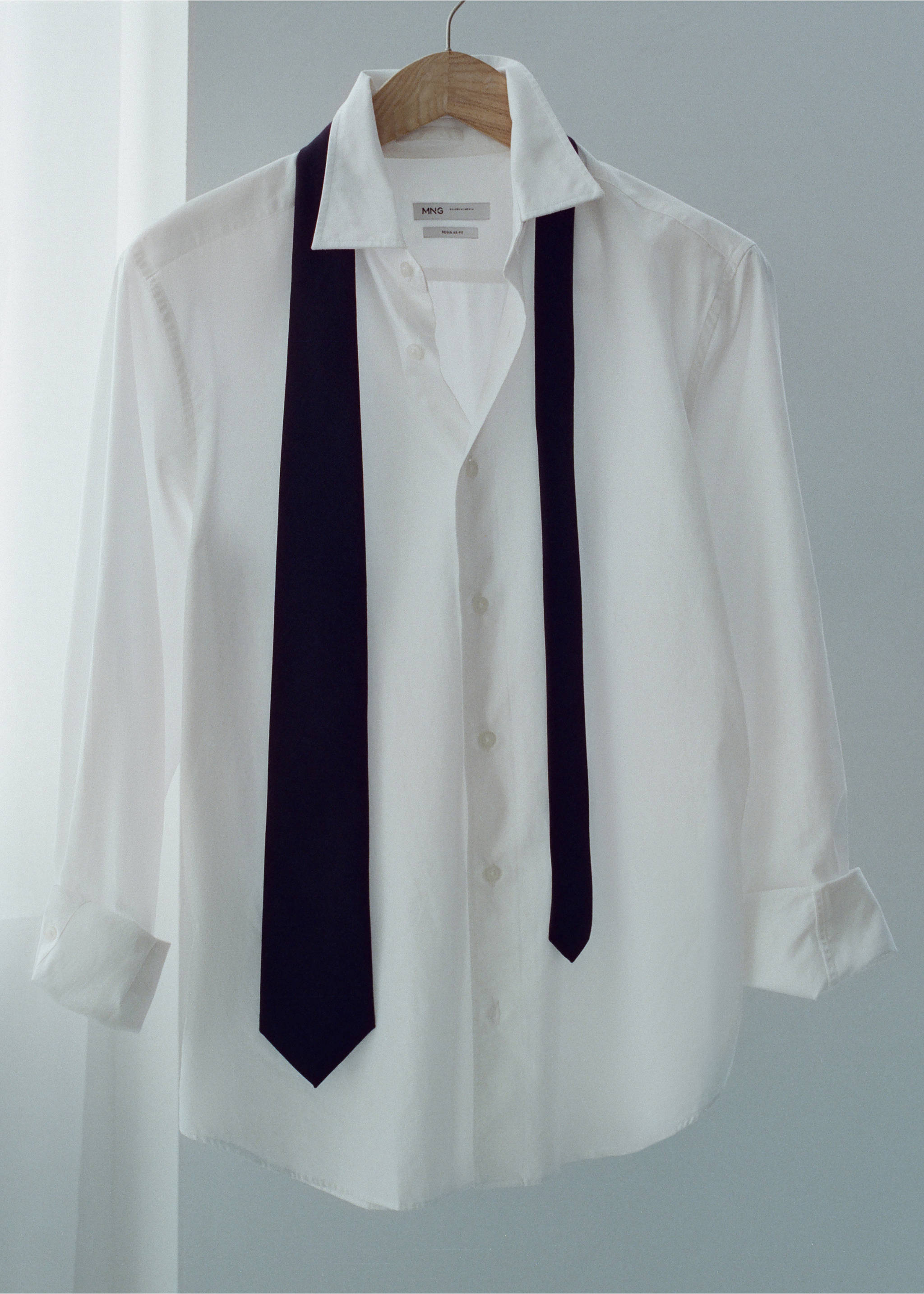 Smooth micro-structured tie - Details of the article 5, Black. Ref: 37081358-00.