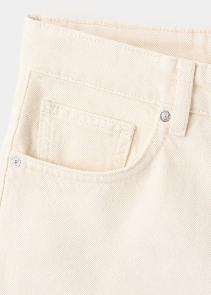 Straight low-rise denim Bermuda shorts — Ecru