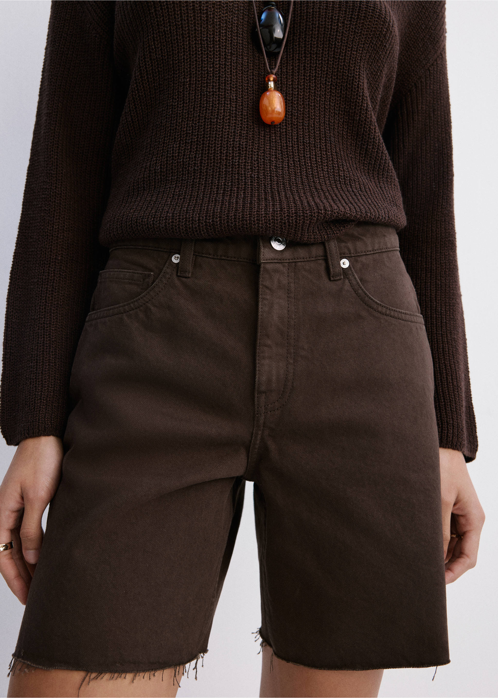 Straight-leg Bermuda shorts with a frayed hem - Medium plane, Chocolate. Ref: 37081370-00.
