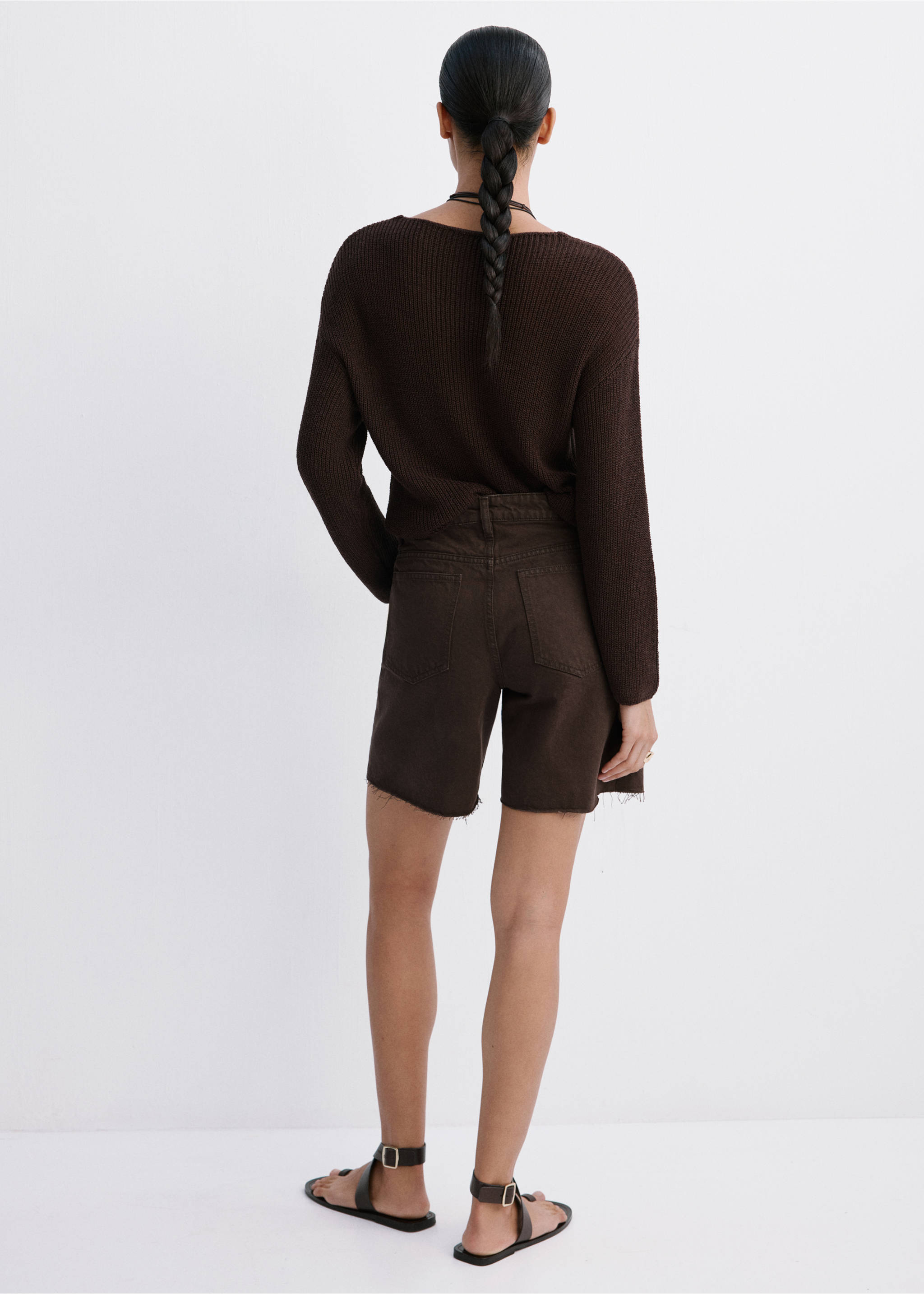 Straight-leg Bermuda shorts with a frayed hem - Reverse of the article, Chocolate. Ref: 37081370-00.