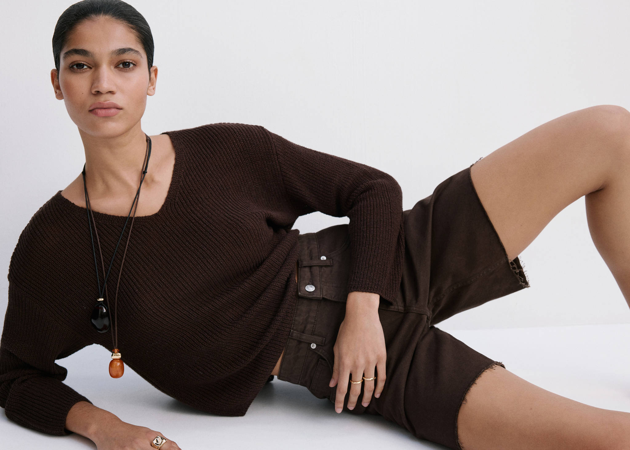 Straight-cut bermuda shorts with frayed hem - Panoramic plane