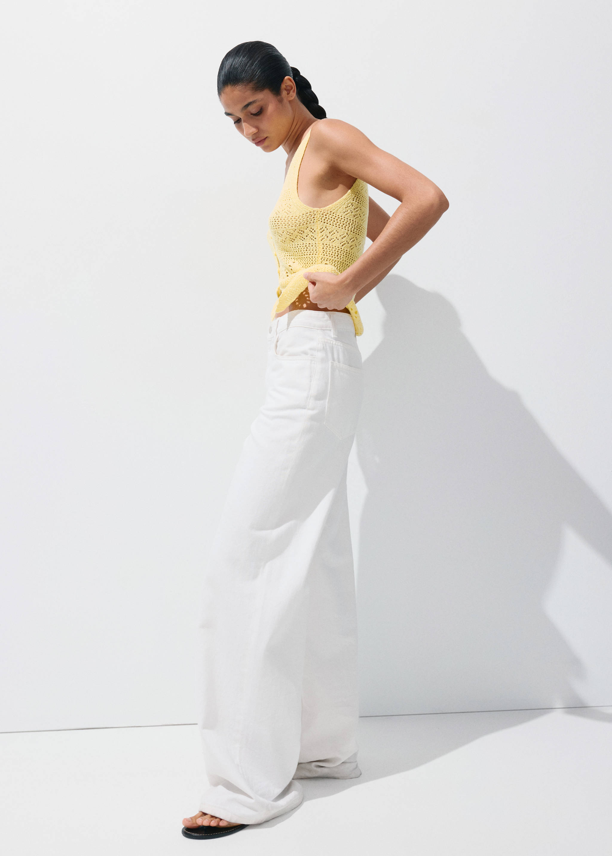 Crochet buttoned gilet - General plane