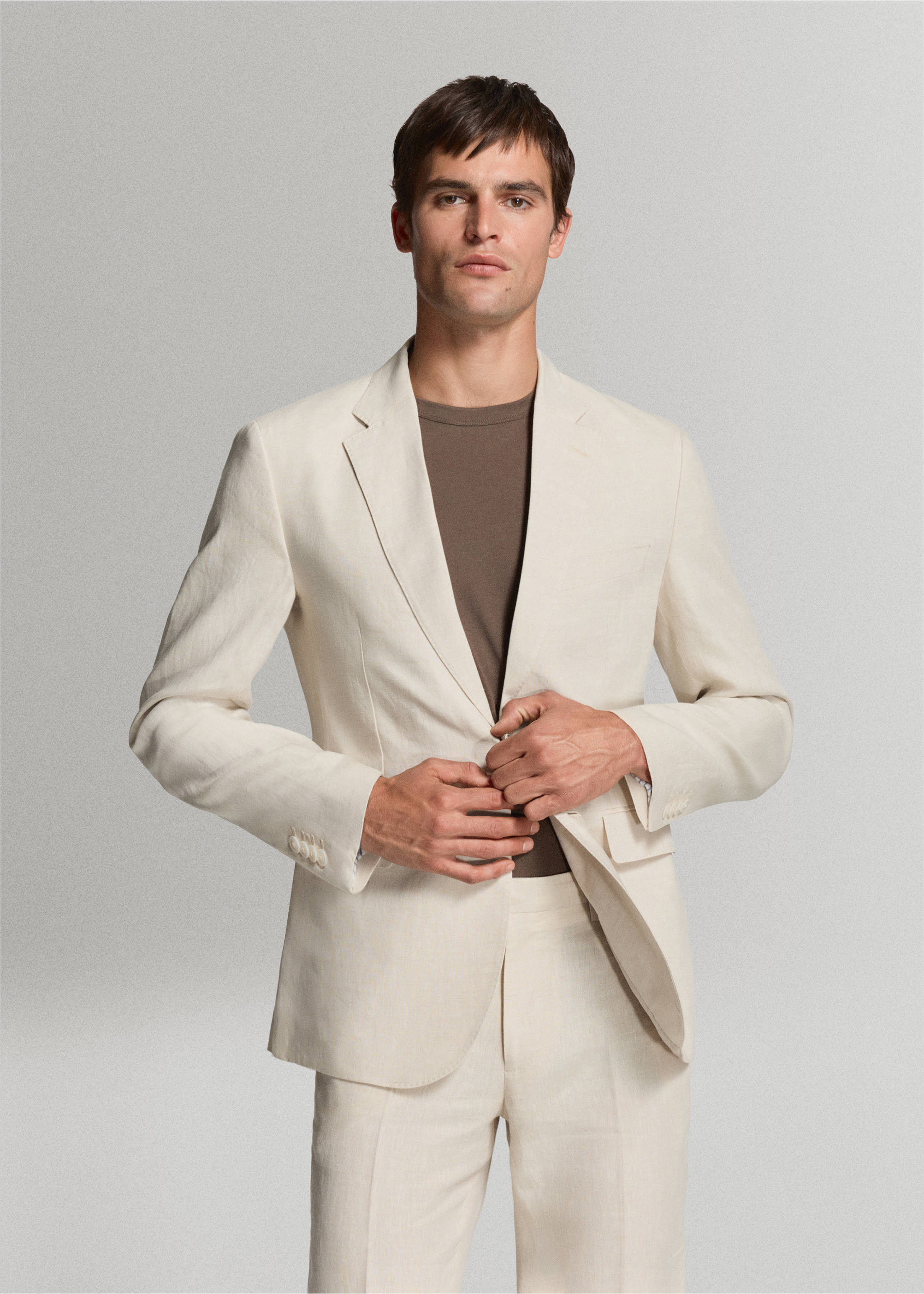 Veste costume Amalfi 100 % lin slim-fit - Plan moyen, Écru. Ref: 37081389-01.