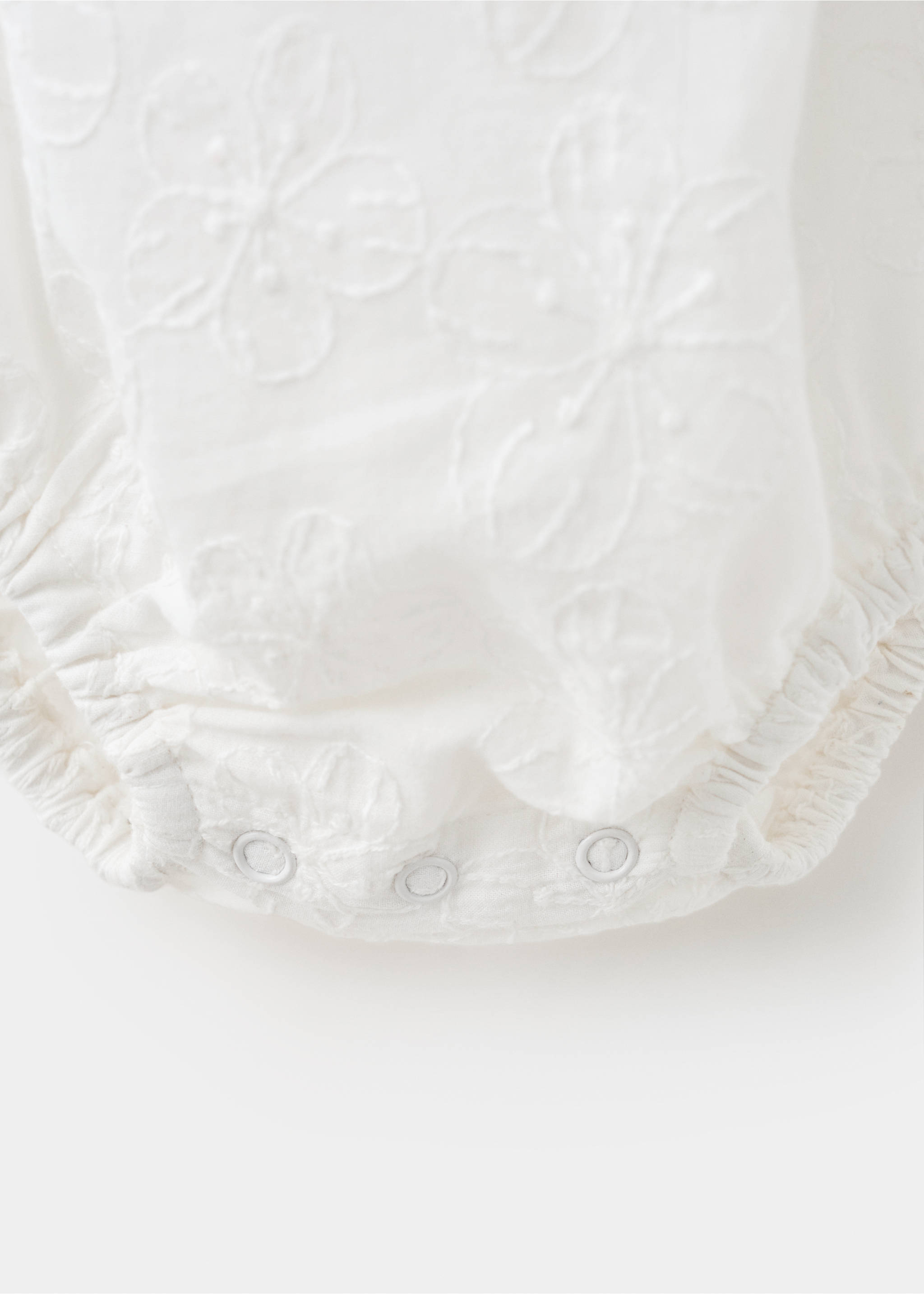 Embroidered details romper - Details of the article 0, Off White. Ref: 37081403-00.