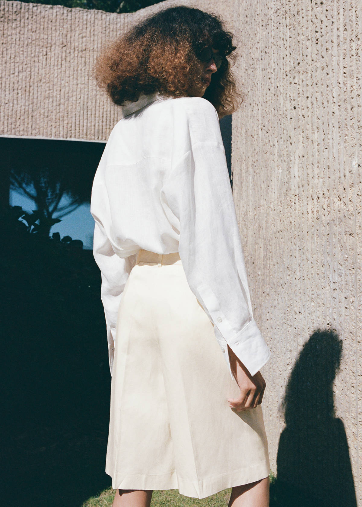 Straight linen Bermuda shorts — Off White