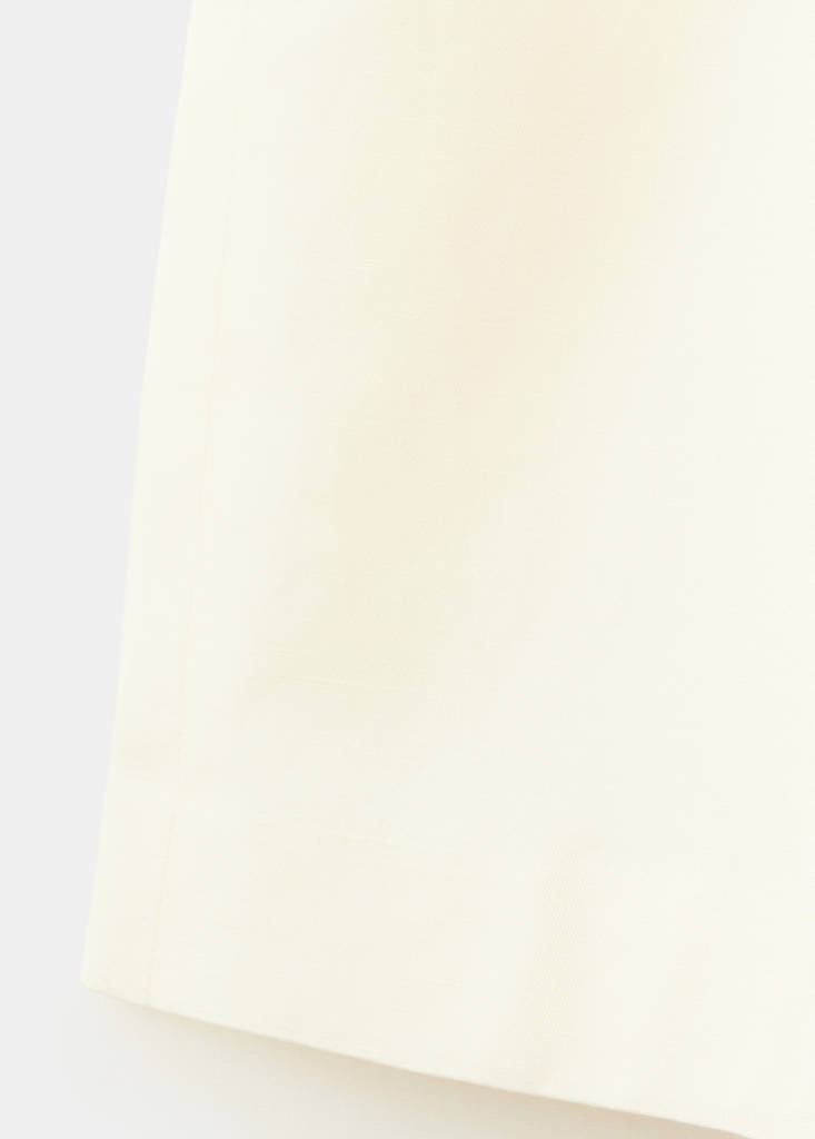 Straight linen Bermuda shorts — Off White