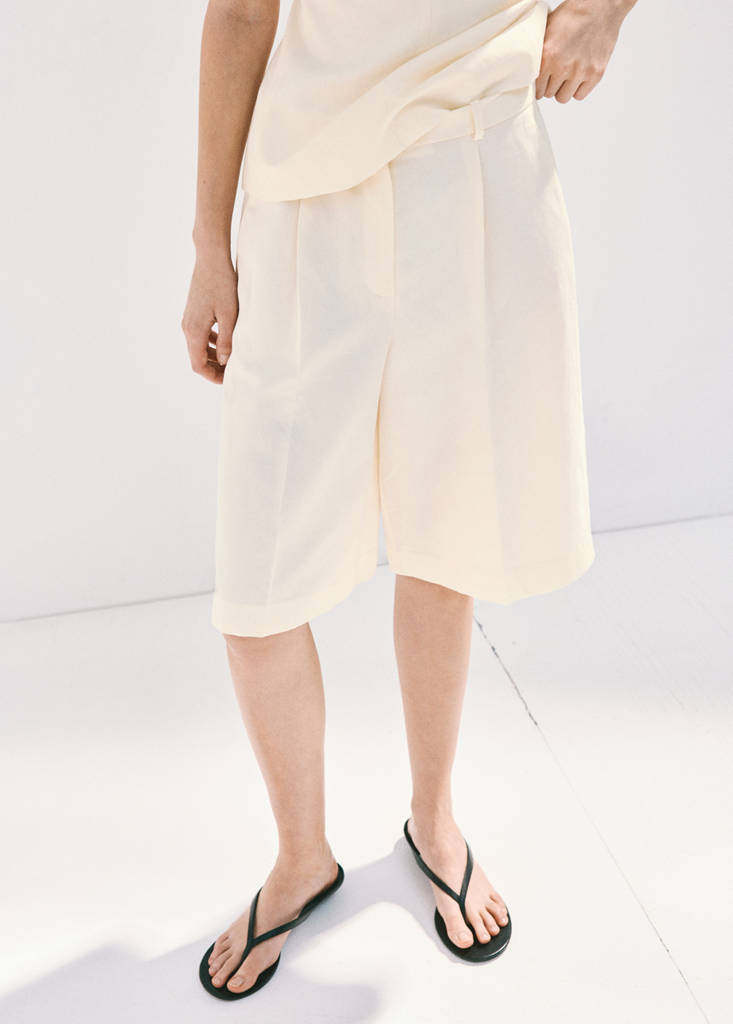 Straight linen Bermuda shorts — Off White