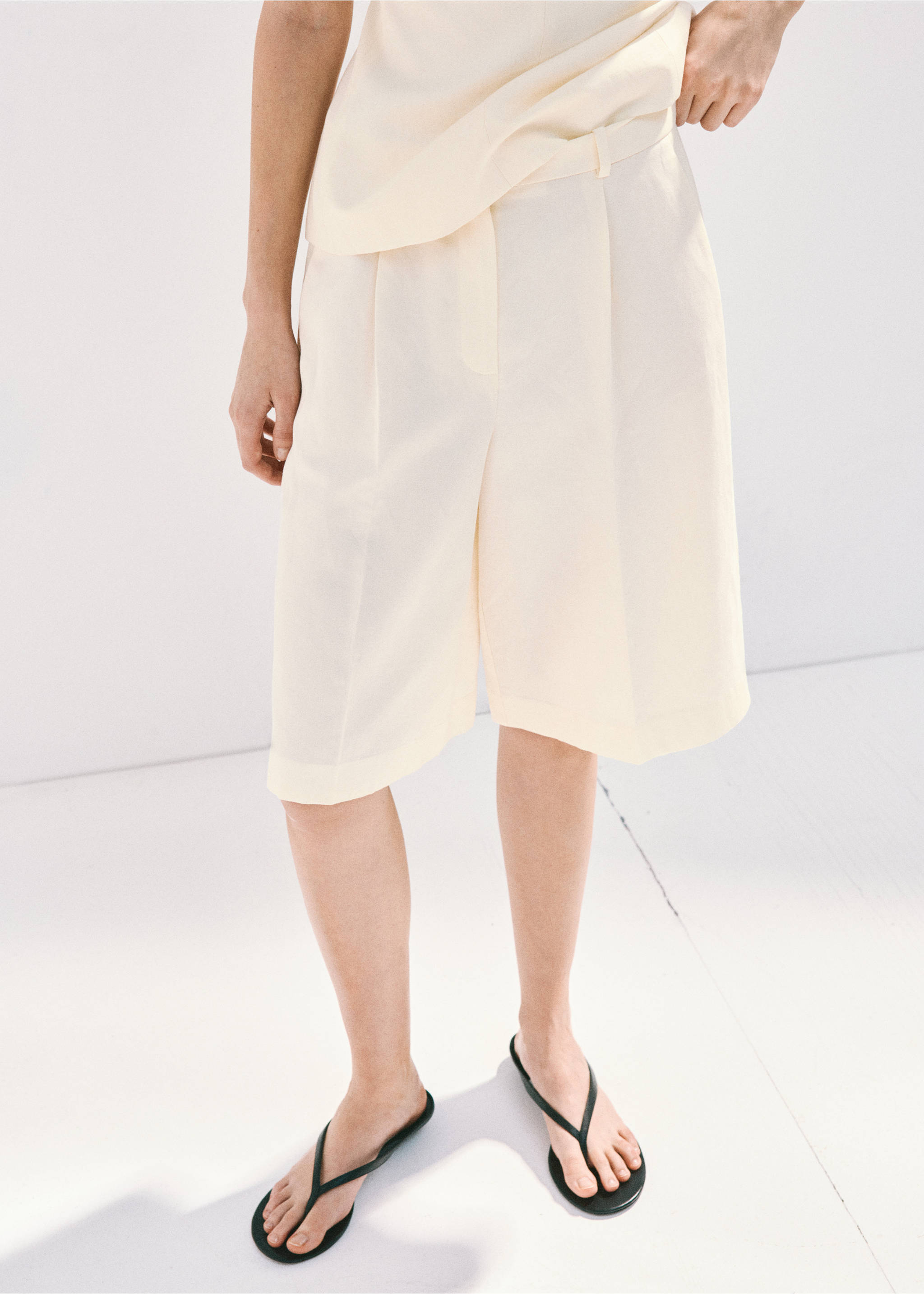 Bermudas lino rectas - Plano medio, Blanco roto. Ref: 37081416-01.