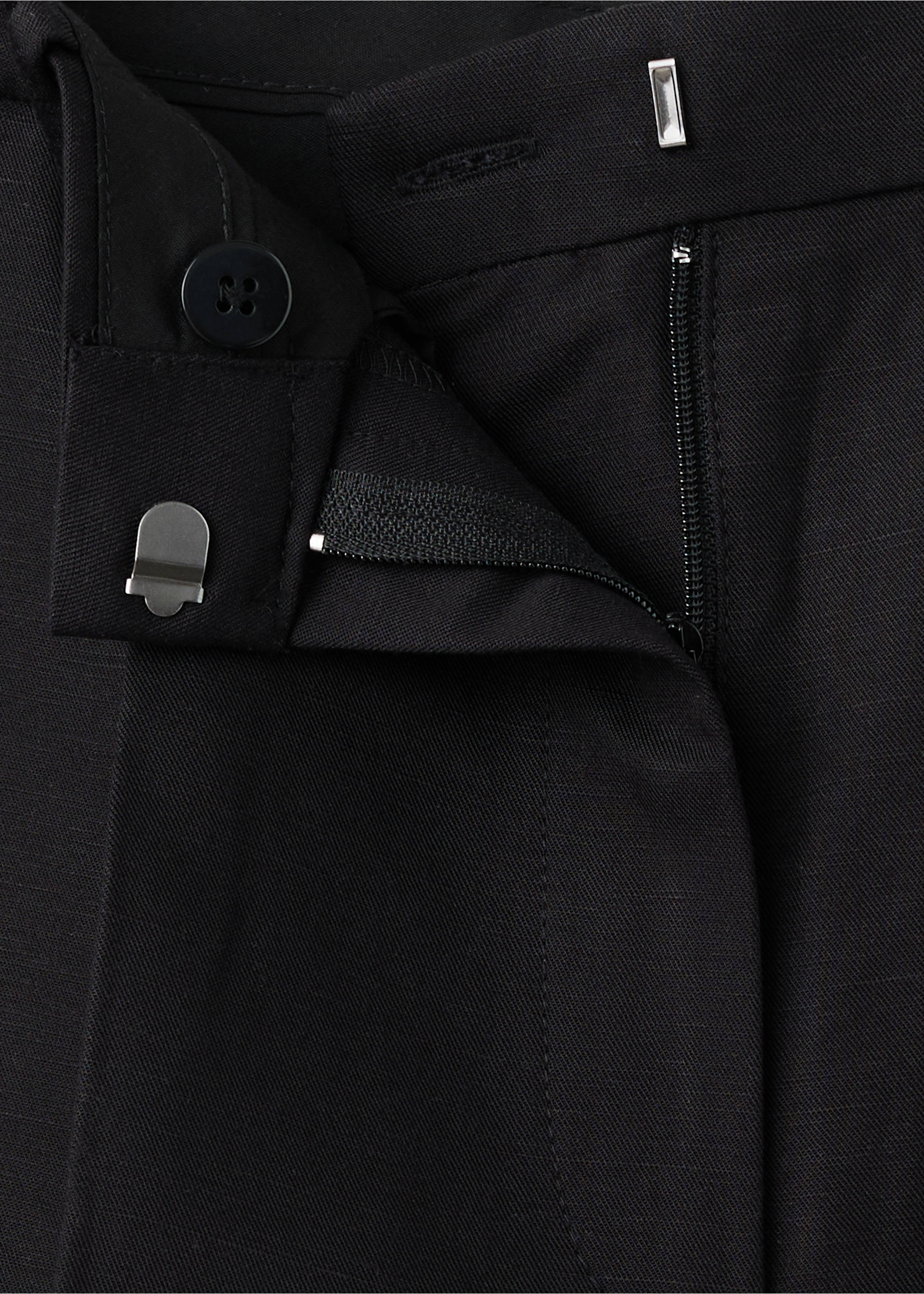 Straight linen Bermuda shorts - Details of the article 8, Black. Ref: 37081416-00.