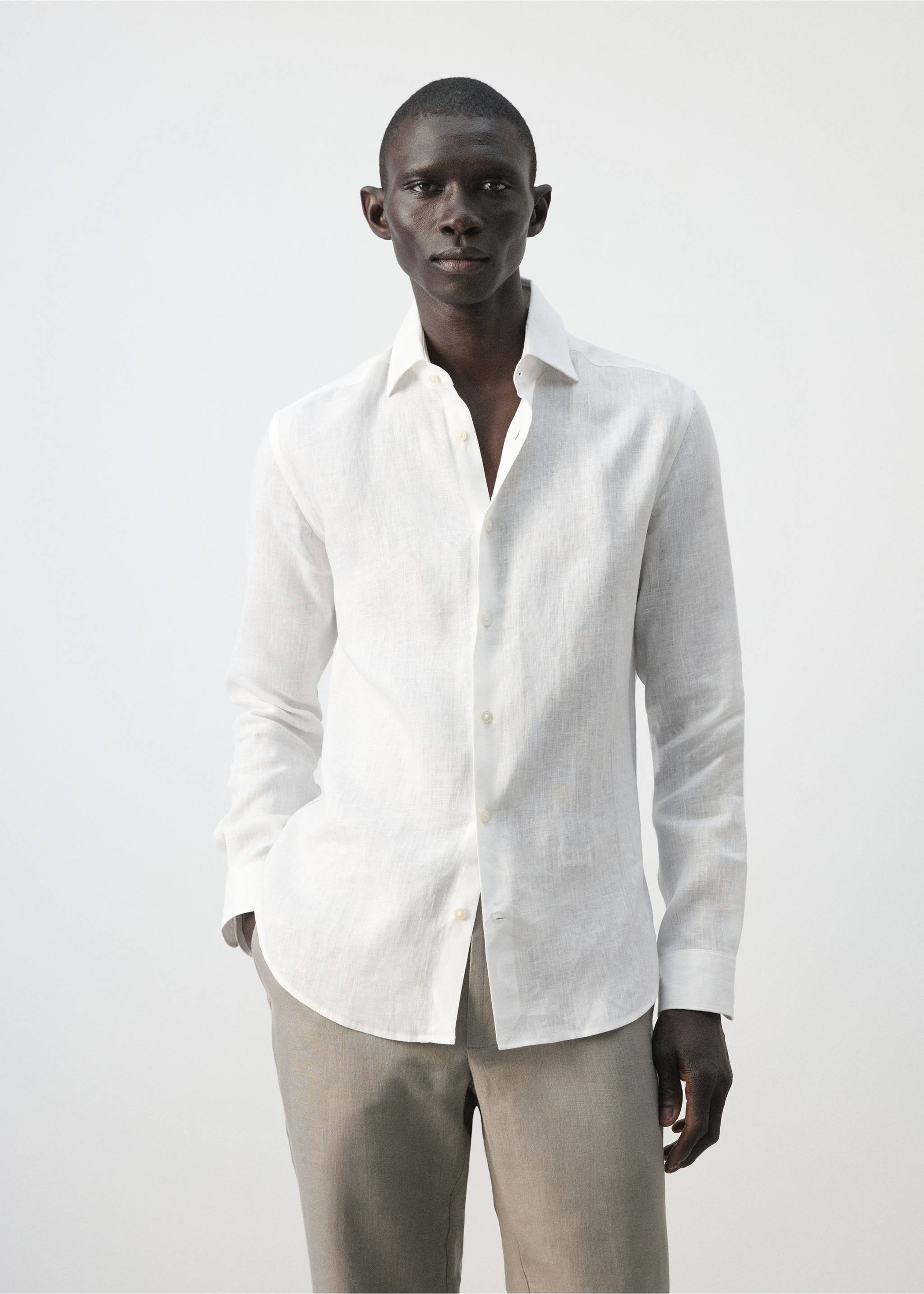Camisa de 100% linho slim fit - Plano médio, Branco. Ref: 37081422-00.