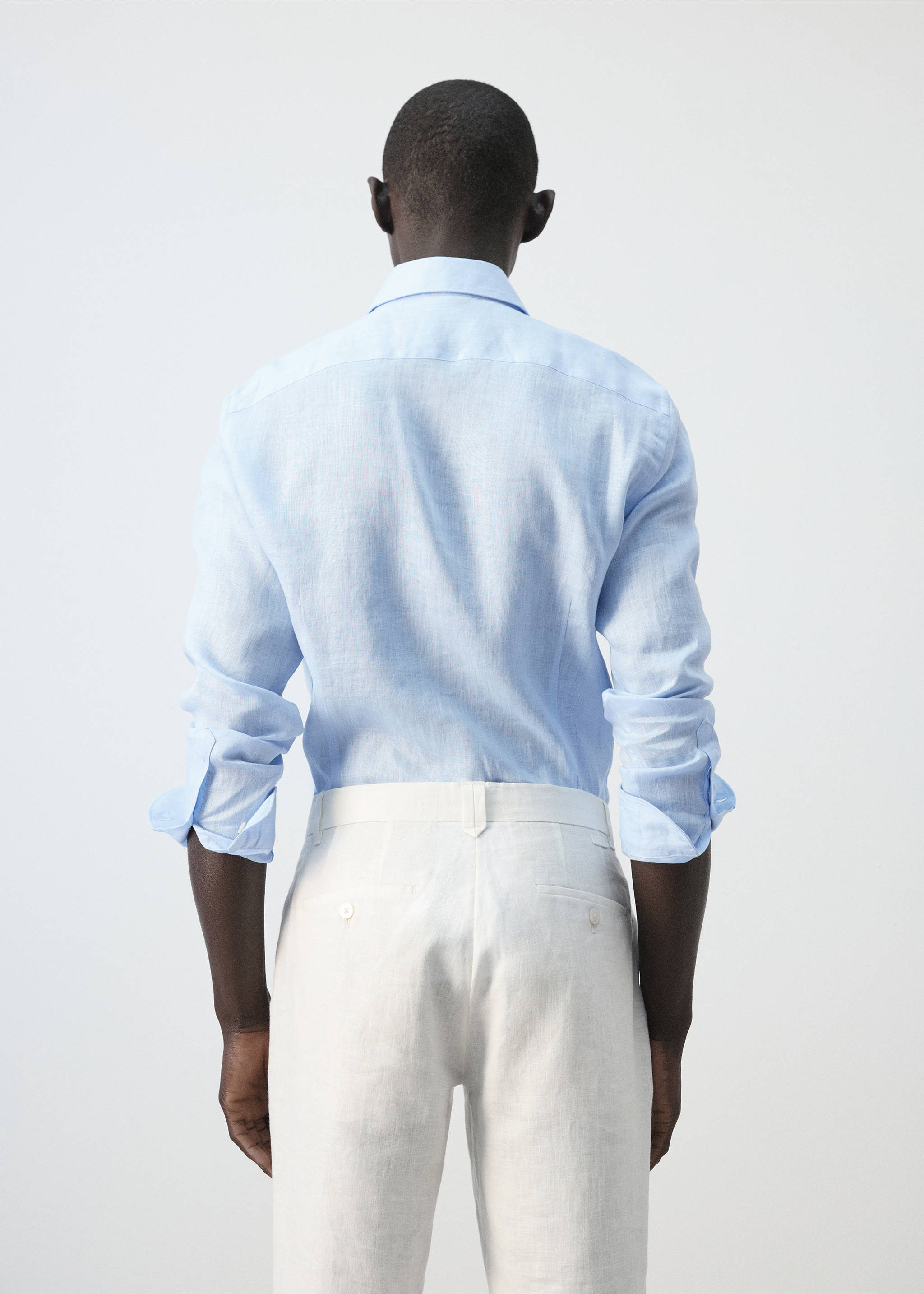 Chemise slim-fit 100 % lin - Verso de l’article, Bleu ciel. Ref: 37081422-00.