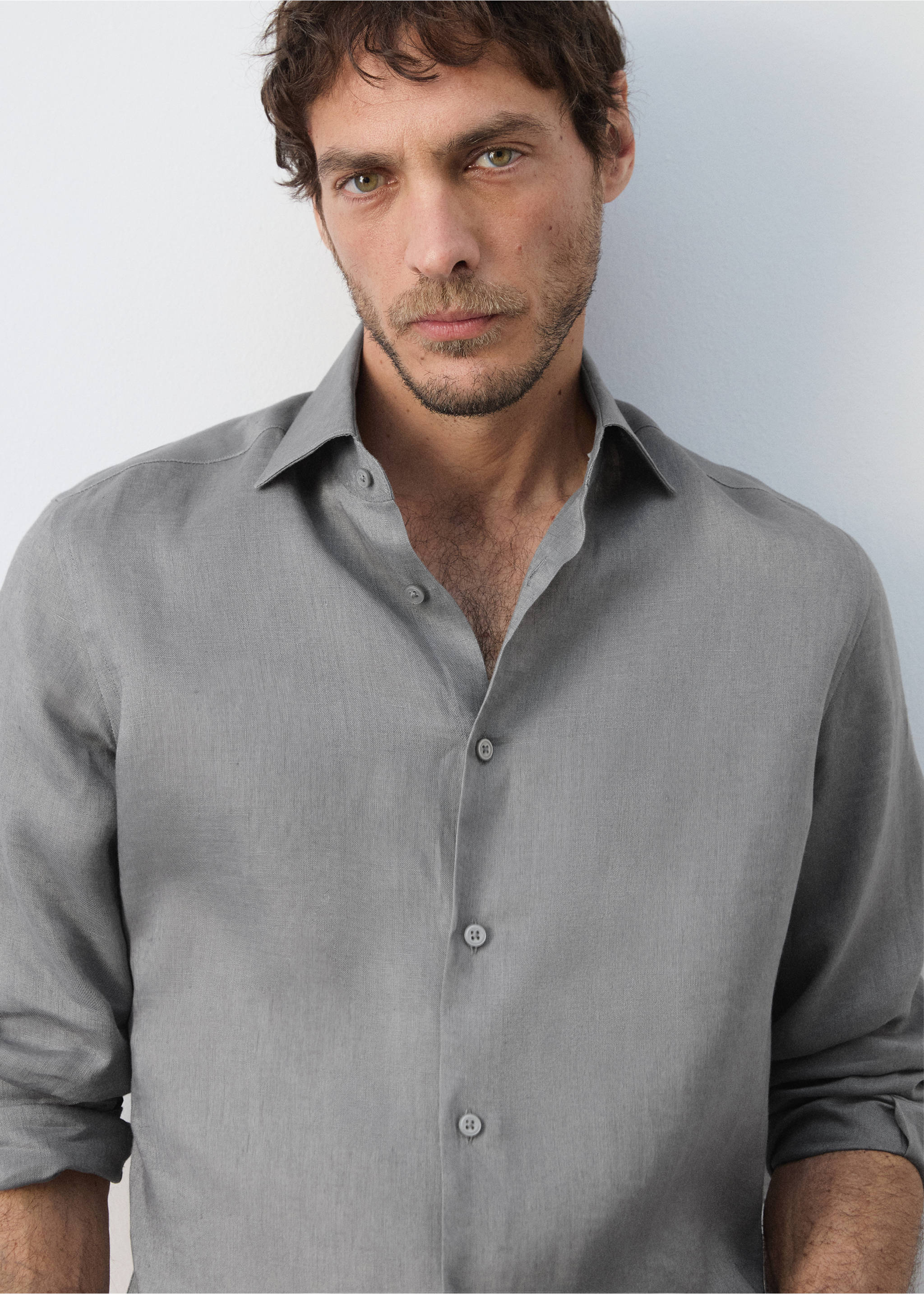 100% linen slim-fit shirt - Details of the article 1, Charcoal. Ref: 37081422-00.