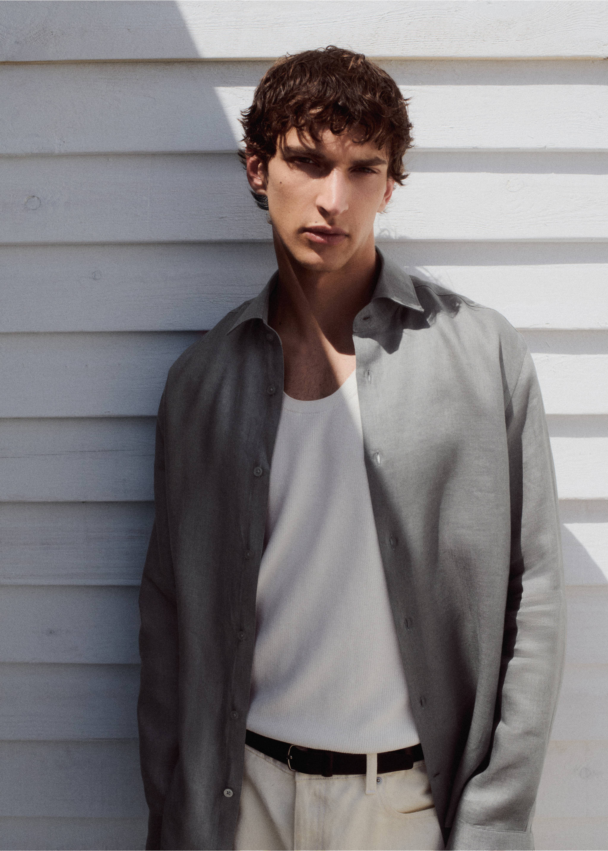 Chemise slim-fit 100 % lin - Détail de l'article 8, Gris anthracite. Ref: 37081422-00.