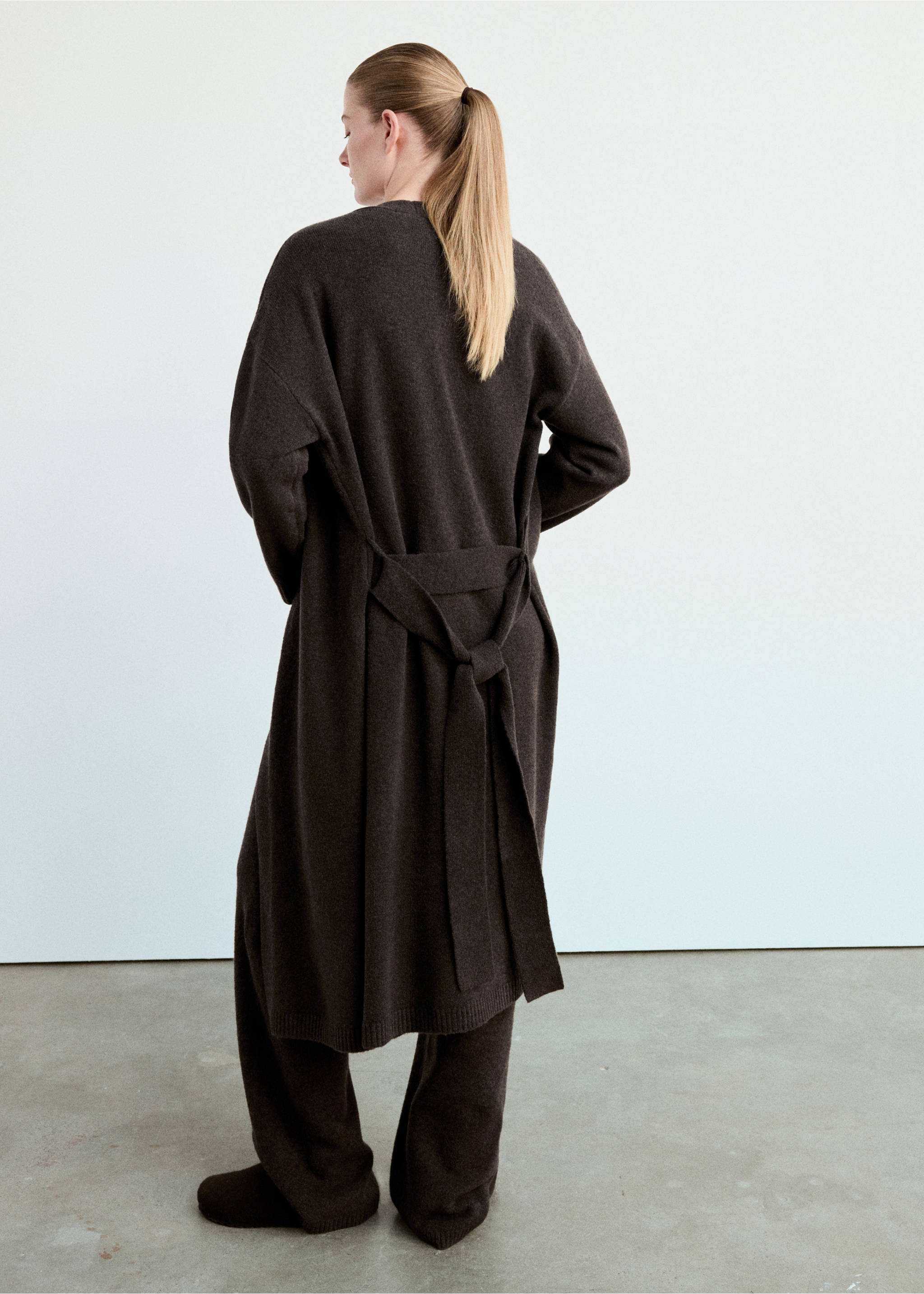 Robe de chambre longue en tricot - Verso de l’article, Chocolat. Ref: 37081439-00.