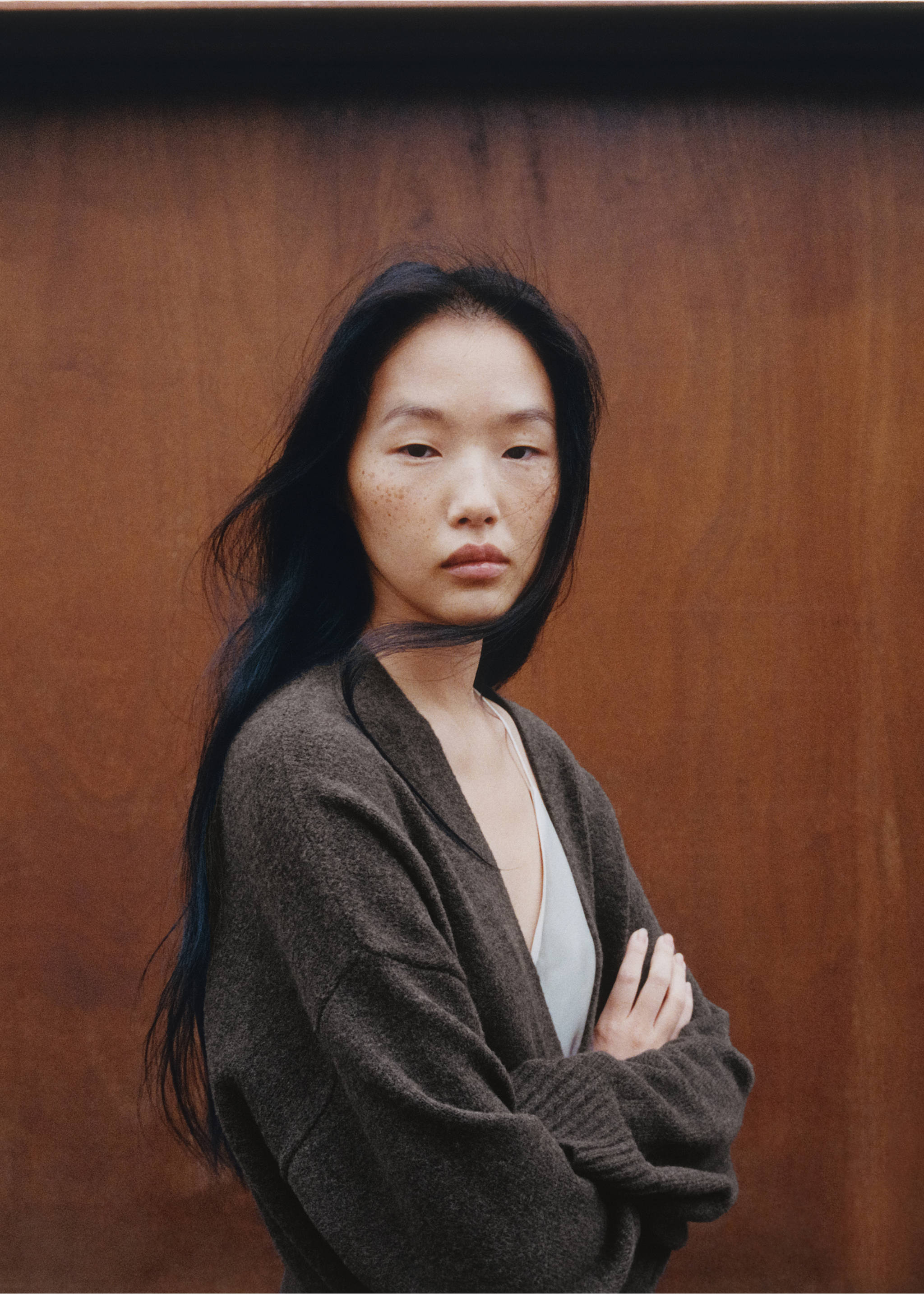 Long knit cardigan - Details of the article 5, Chocolate. Ref: 37081439-00.