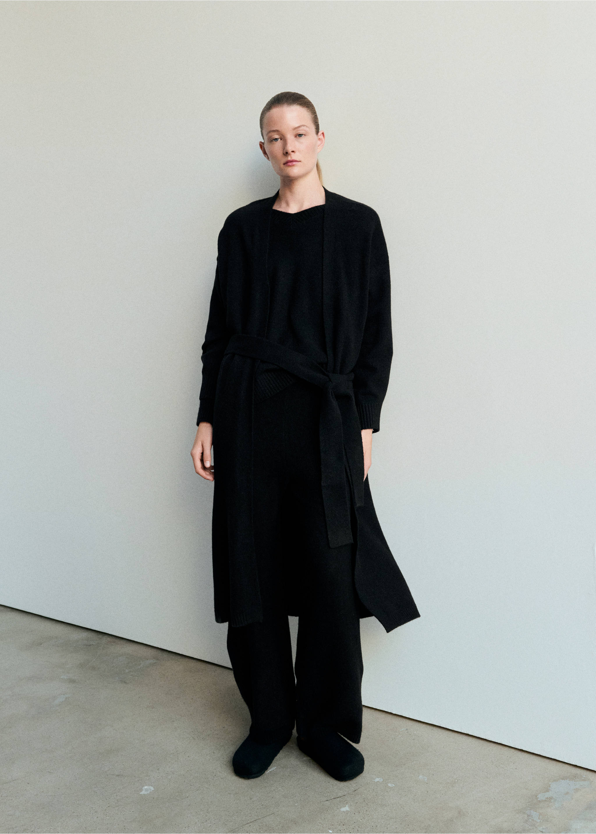 Long knitted robe - General plane, Black. Ref: 37081439-00.